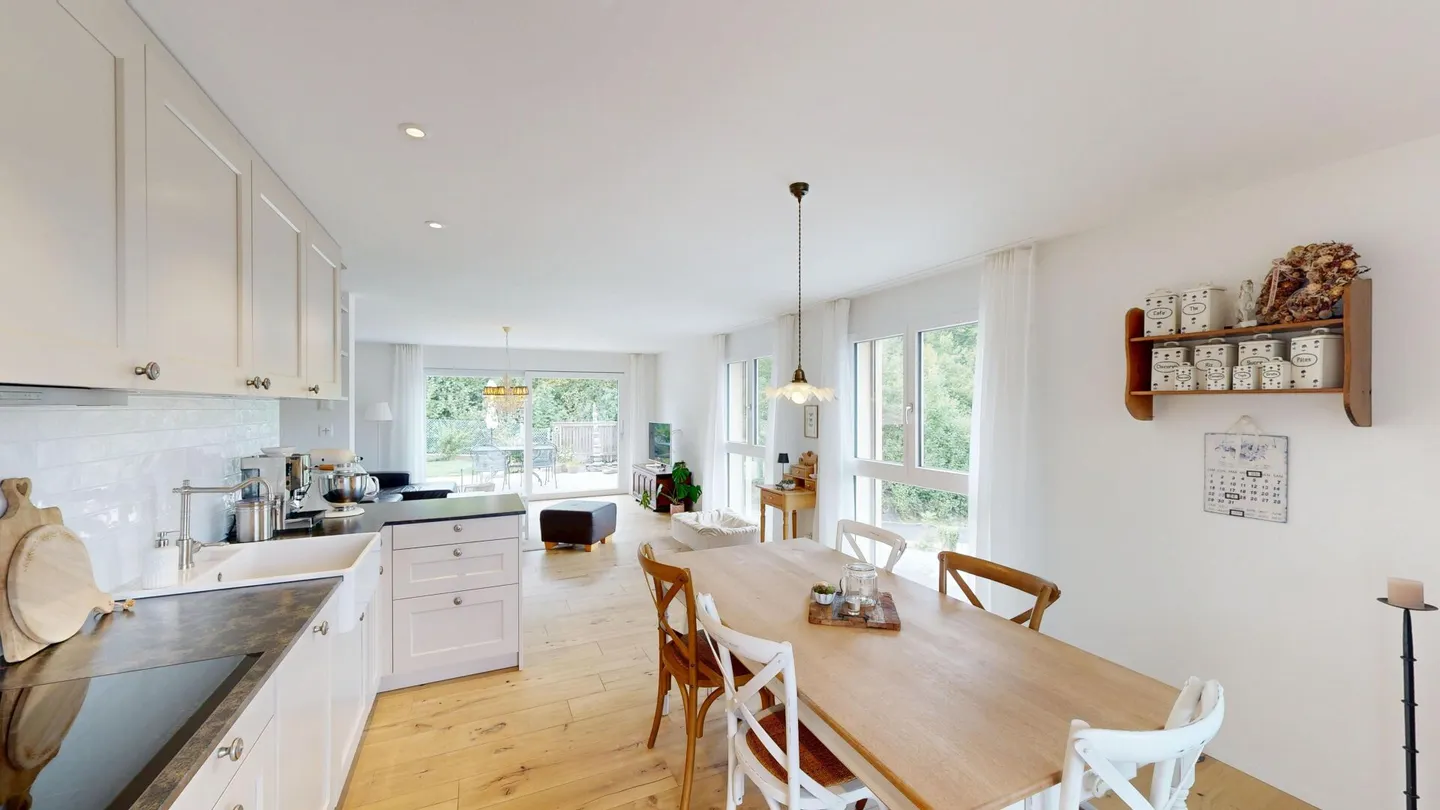 Comme neuf & polyvalent : Appartement en copropriété avec balcon et 2 espaces de sièges - Photo 4 sur 35
