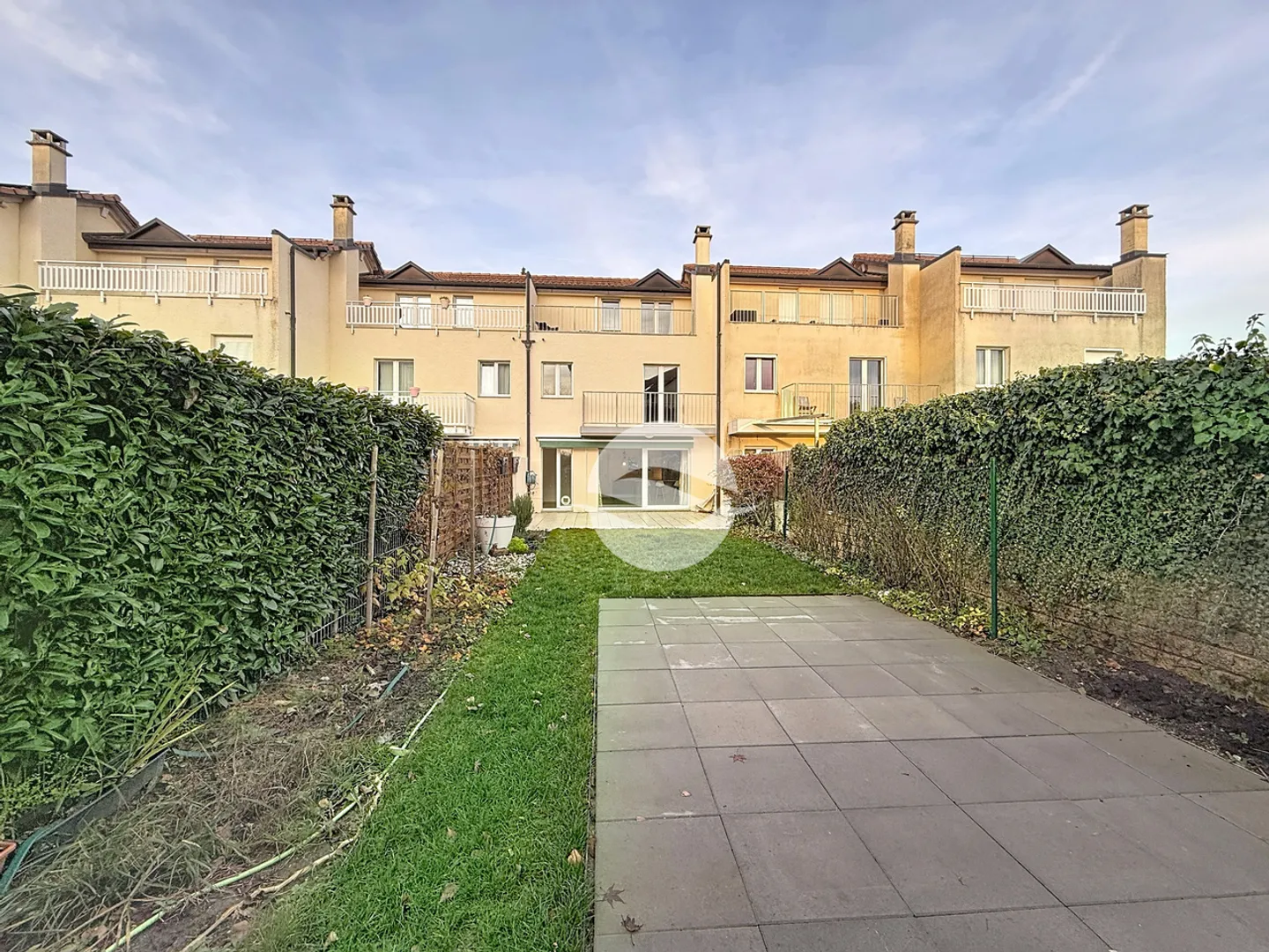 Charming Townhouse with Garden - Photo 4 of 12