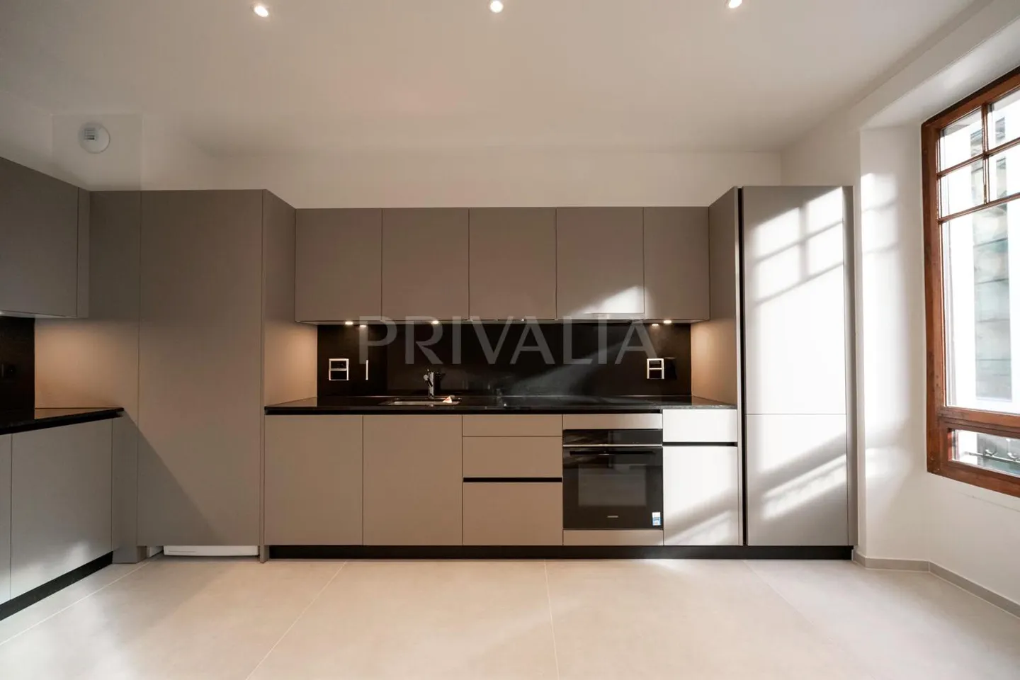 Beautiful apartment a few steps from Parc Bertrand - Photo 2 of 7