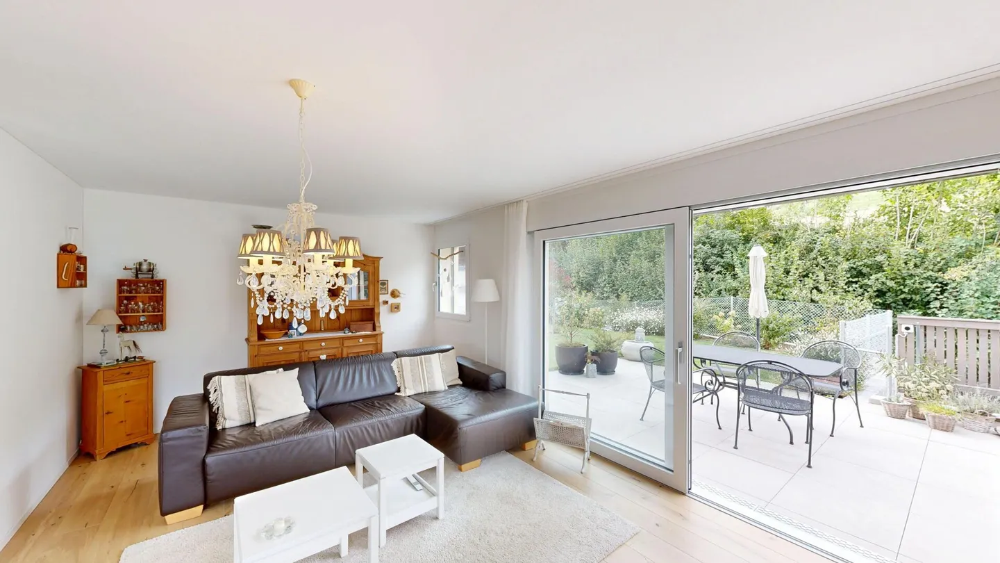 Comme neuf & polyvalent : Appartement en copropriété avec balcon et 2 espaces de sièges - Photo 6 sur 35