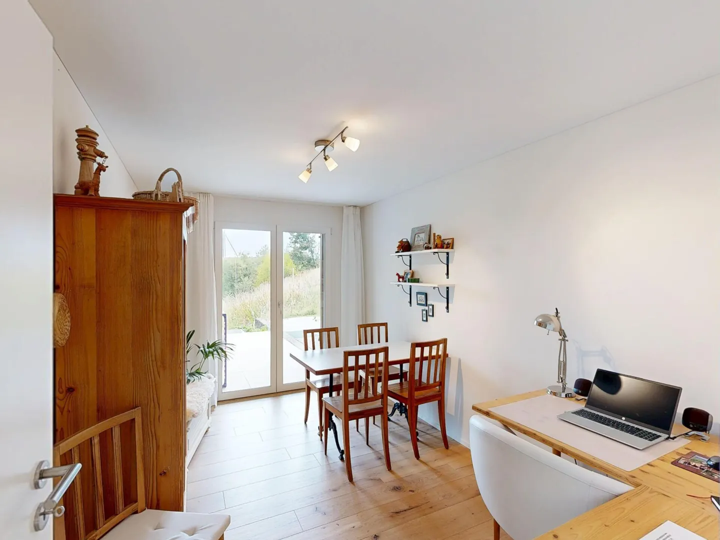 Comme neuf & polyvalent : Appartement en copropriété avec balcon et 2 espaces de sièges - Photo 8 sur 35