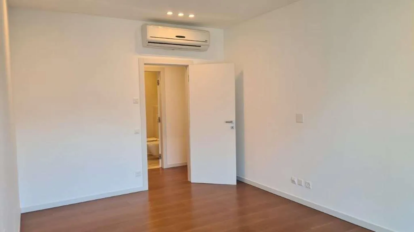 BISSONE: APPARTAMENTO REFINITO DI 2,5 STANZE CON VISTA LAGO - Foto 5 di 6