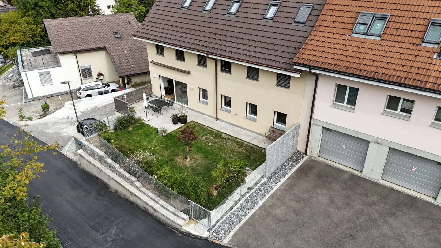 Comme neuf & polyvalent : Appartement en copropriété avec balcon et 2 espaces de sièges - Photo 28 sur 35
