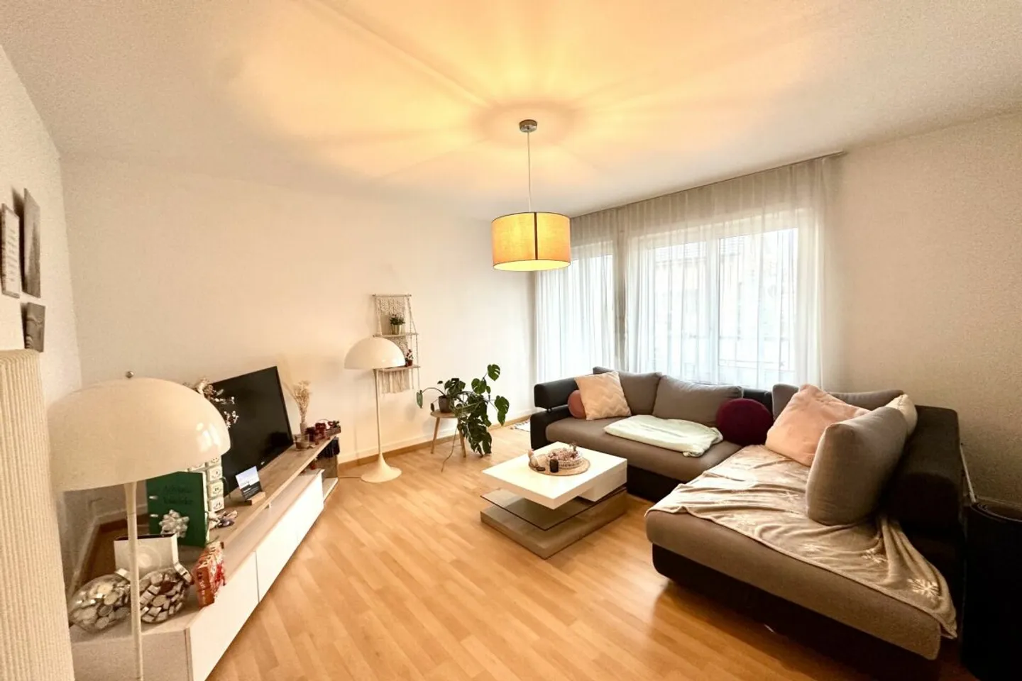 Charming 3 Room Apartment - Photo 2 of 18