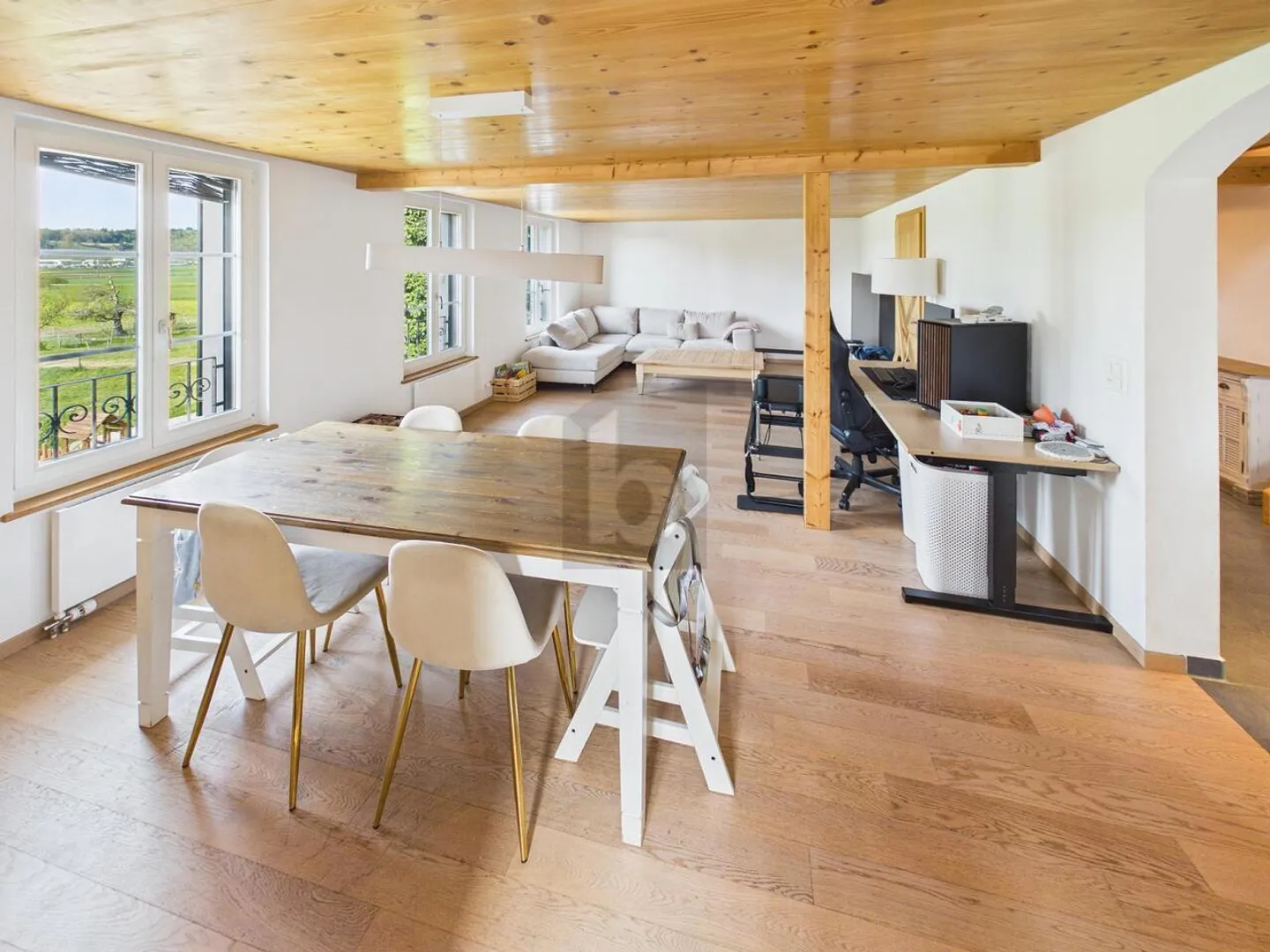 SPAZIOSO E VICINO ALLA NATURA CON GIARDINO - Foto 2 di 6