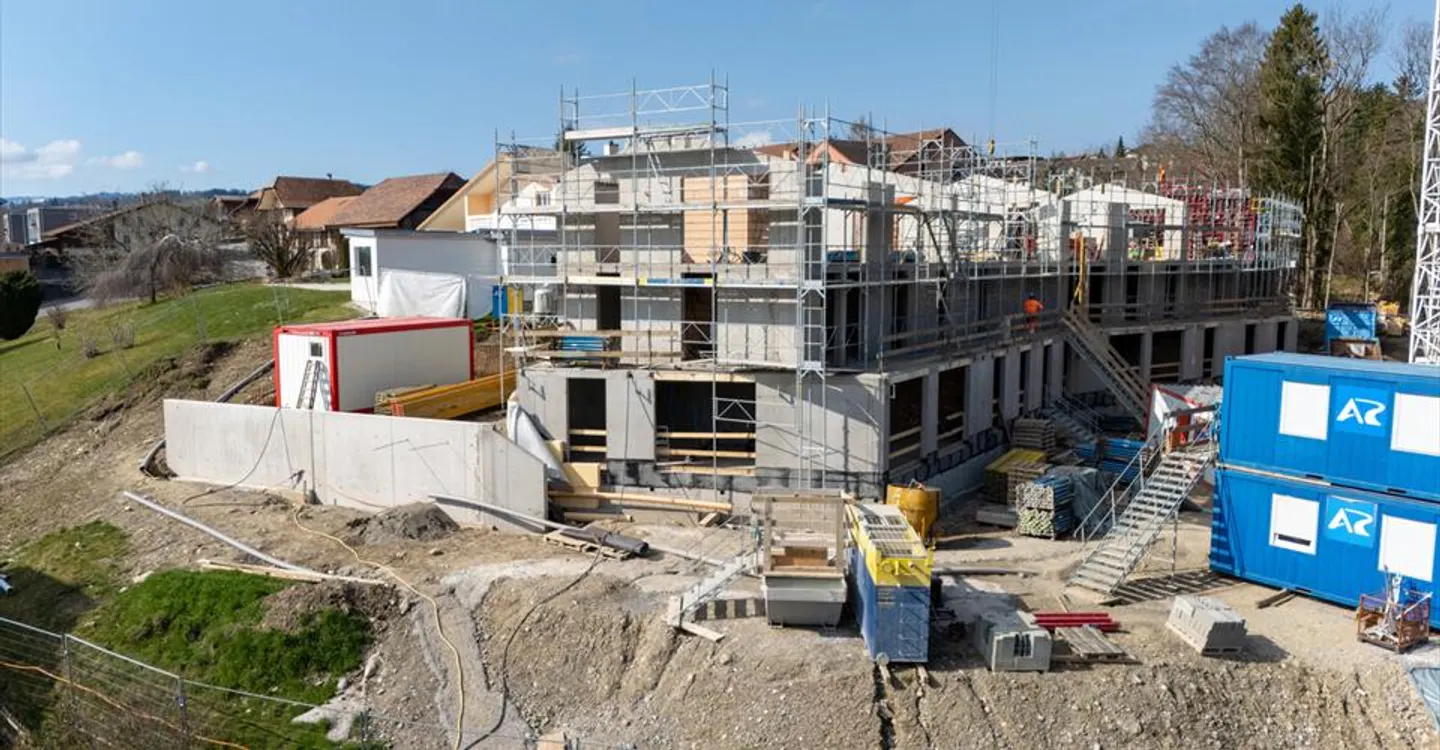 Spazioso triplex di 5.5 stanze a Sorens - Foto 6 di 11