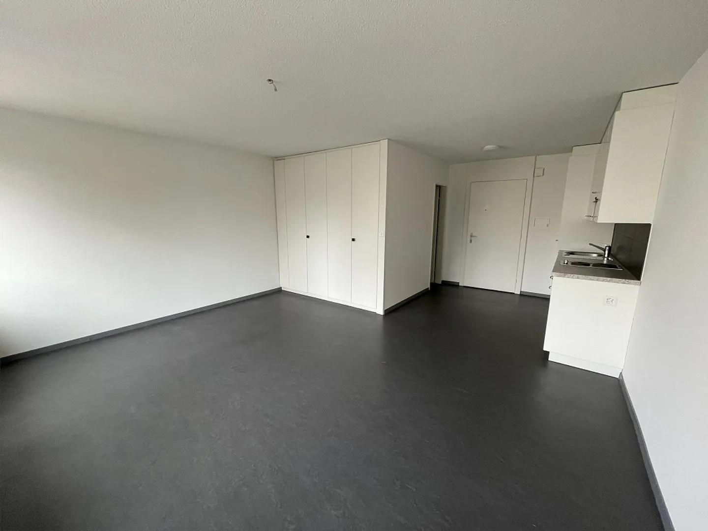 Spacious 1-room apartment in the heart of Emmenbrücke - Photo 3 of 5