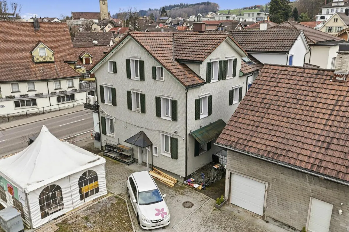 Commercial et Résidentiel Combinés - Idéal pour Investissement ou Auto-Utilisation - Photo 3 sur 18