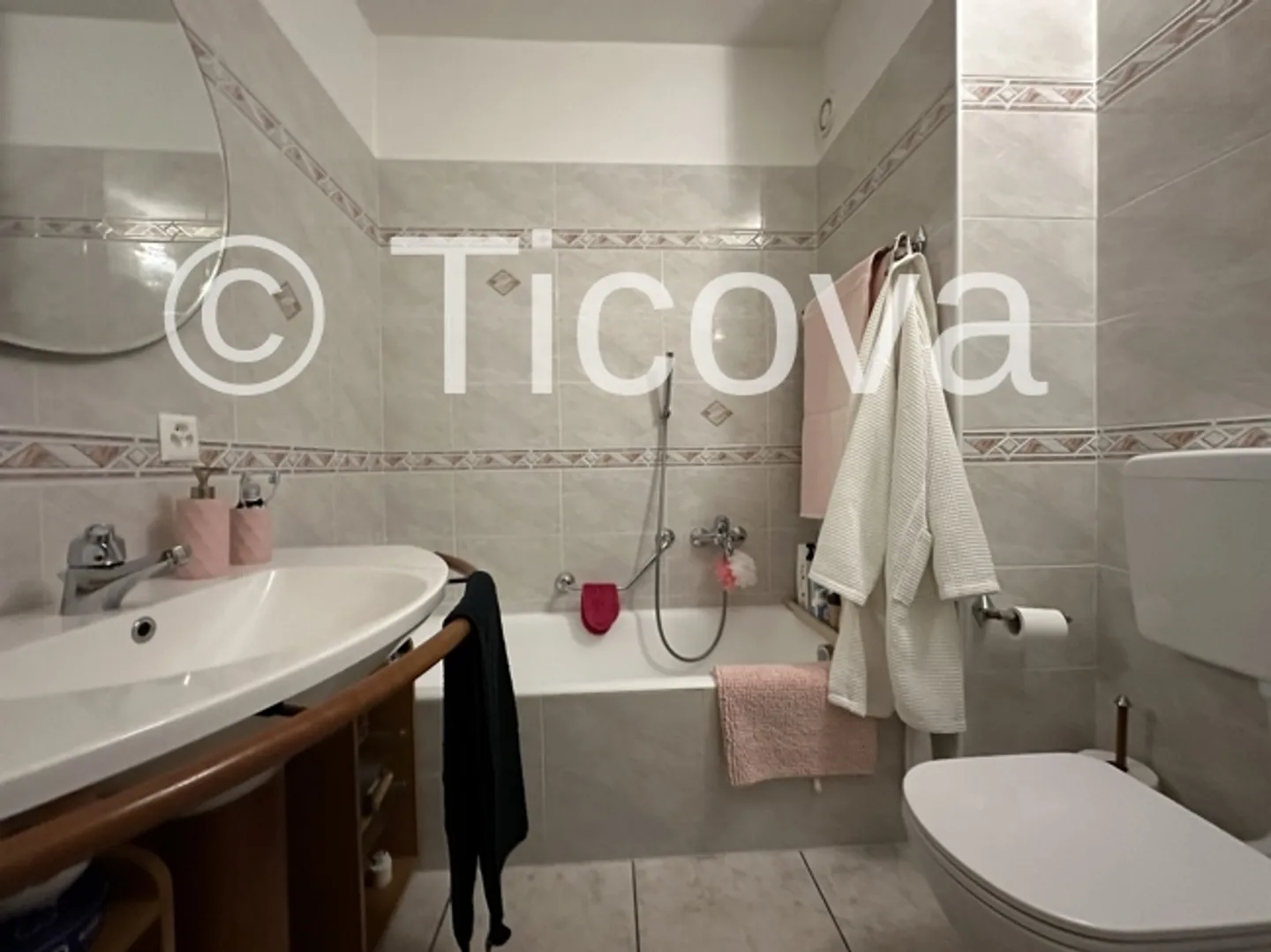 Spacious Apartment in Balerna - Photo 5 of 8