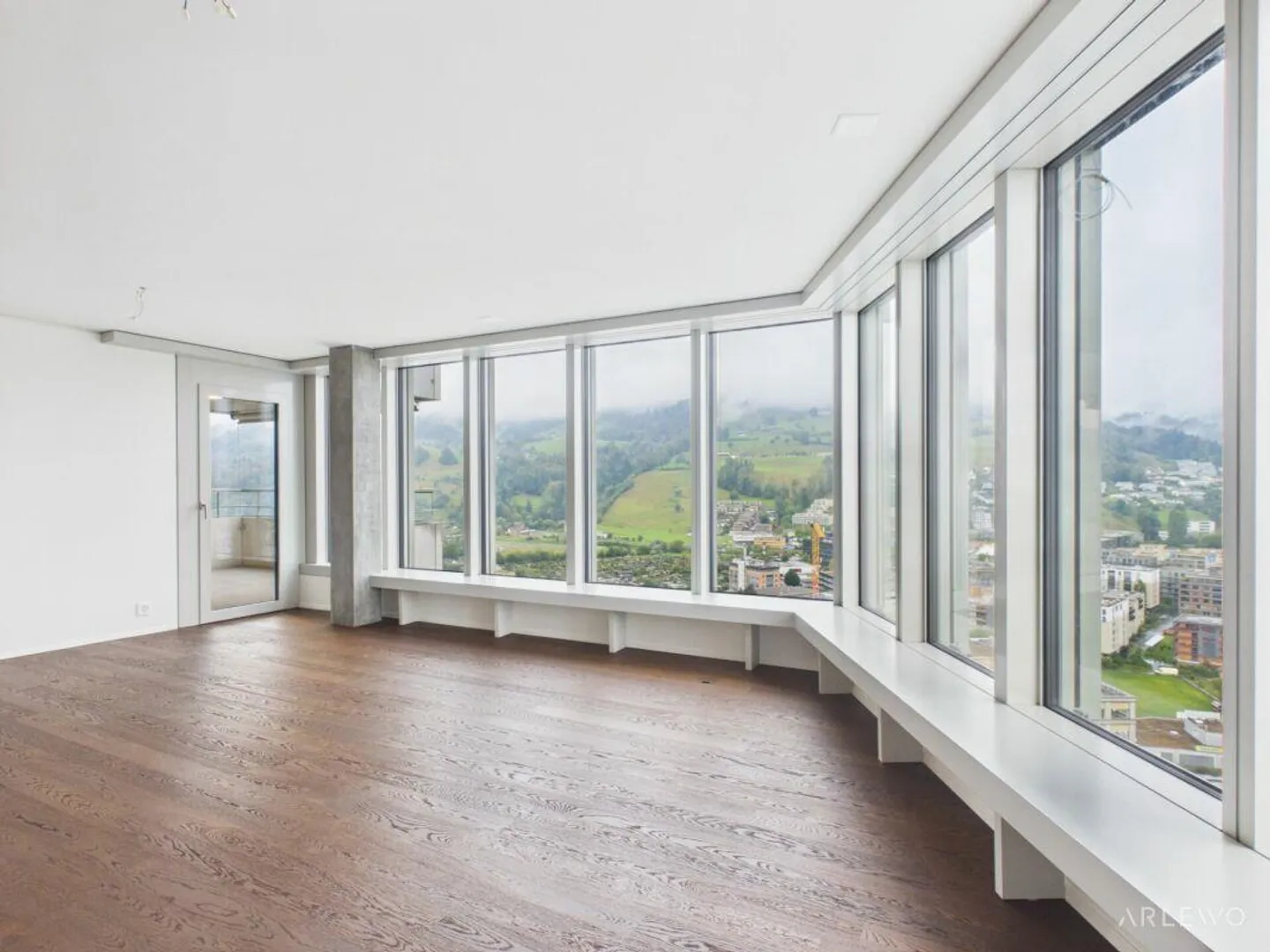 Soaring High: Exclusive Living with a View of Pilatus. - Photo 2 of 13