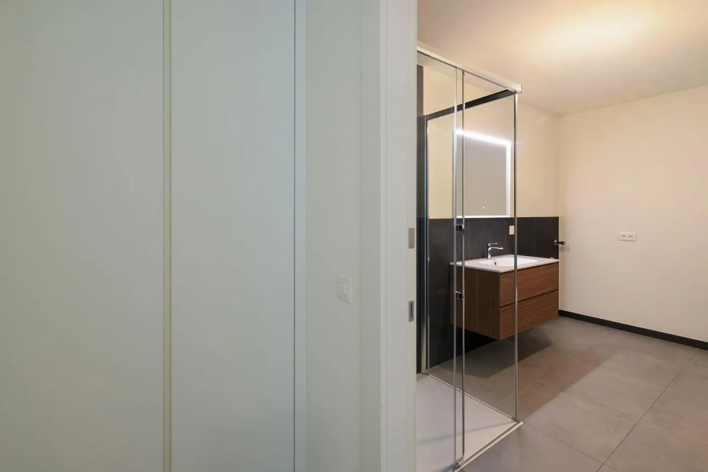 Elegante Wohnung mit Terrasse - Foto 16 von 25