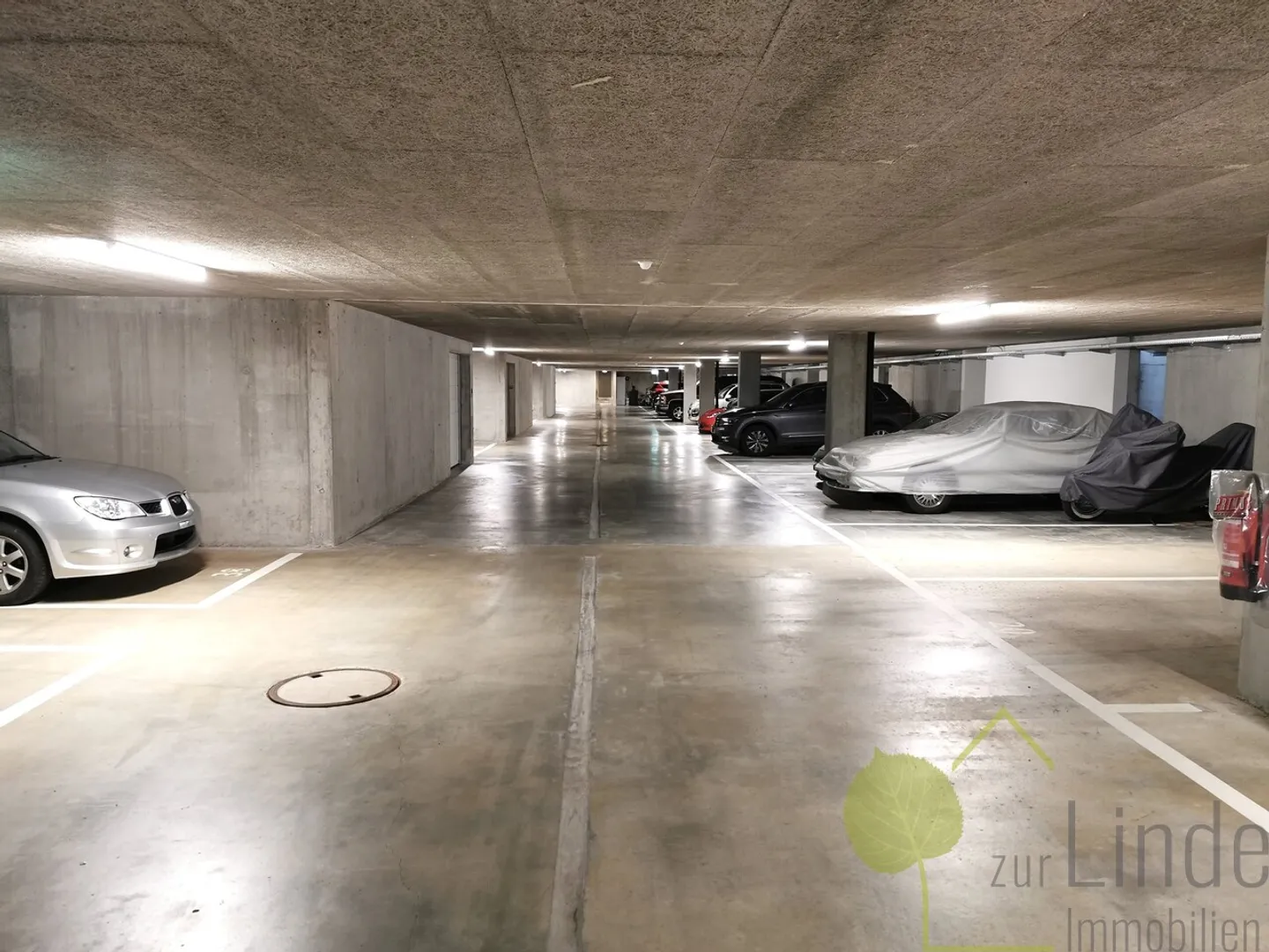 Place de parking souterrain surdimensionnée - Photo 1 sur 3