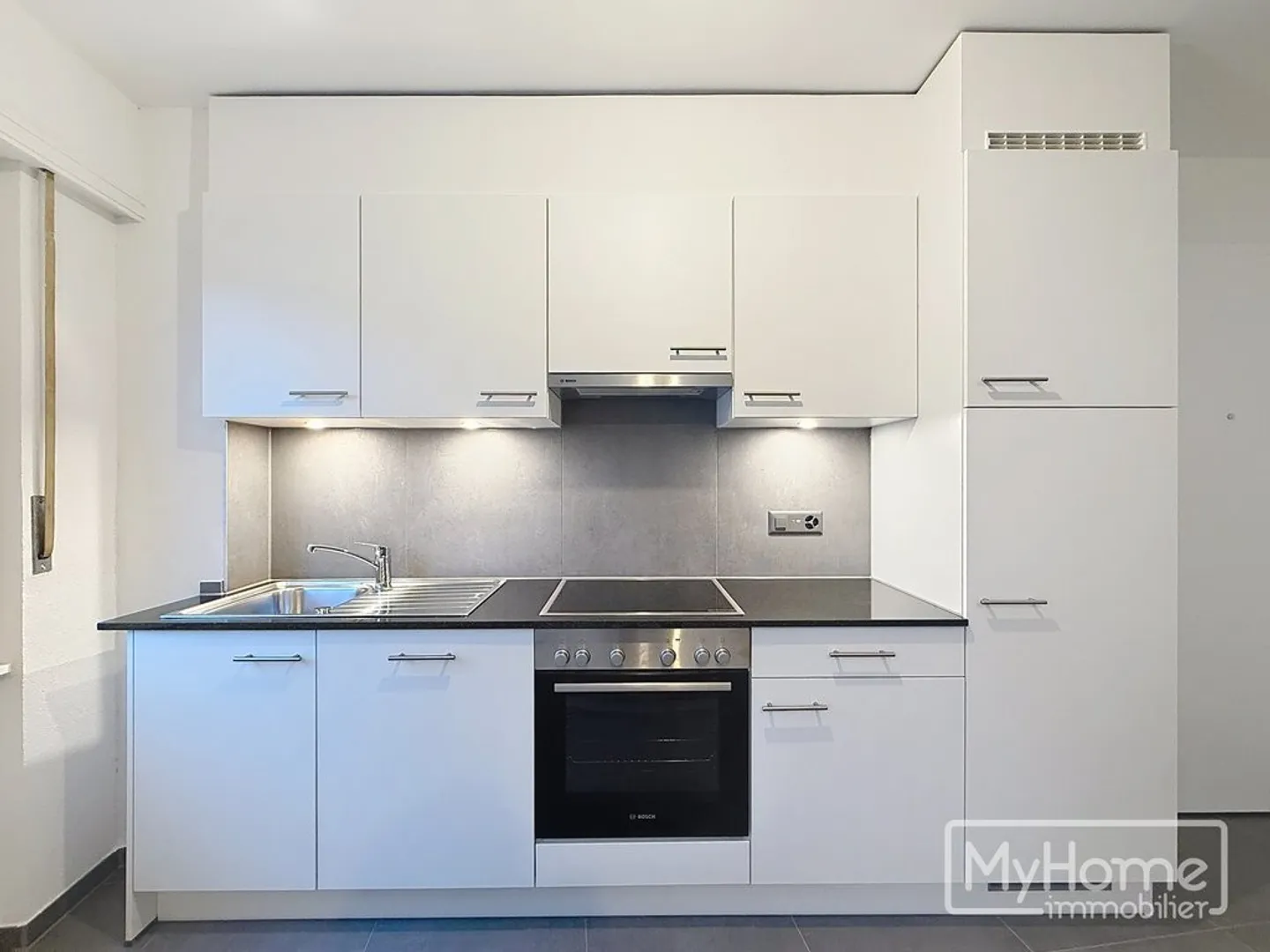 Einzigartige Gelegenheit! Wunderschöne 3-Zimmer-Wohnung komplett renoviert! - Foto 3 von 7