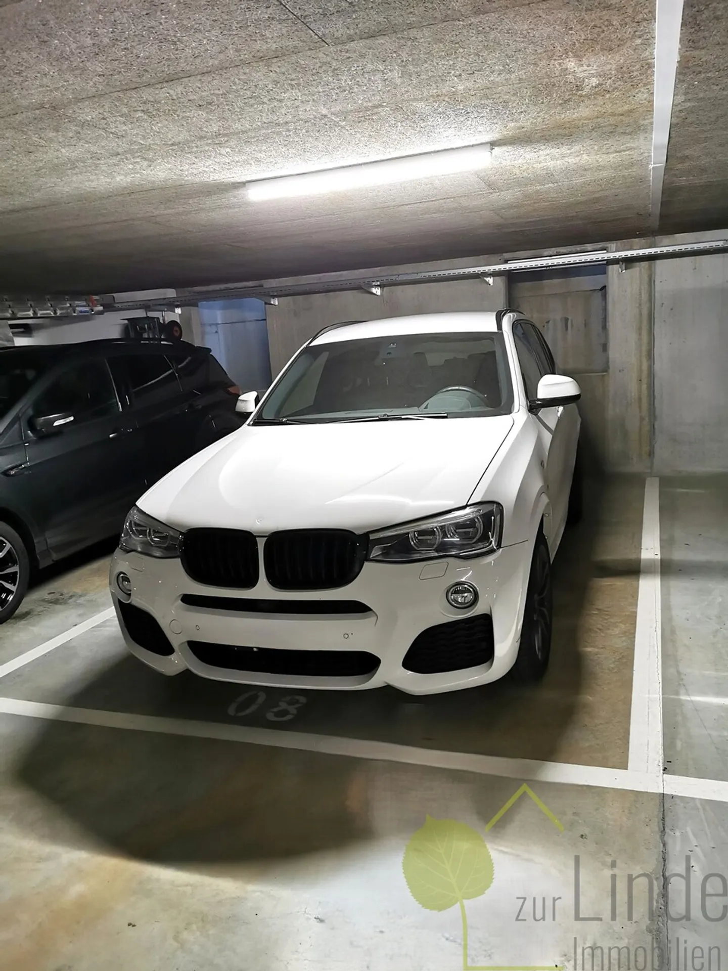 Place de parking souterrain surdimensionnée - Photo 2 sur 3