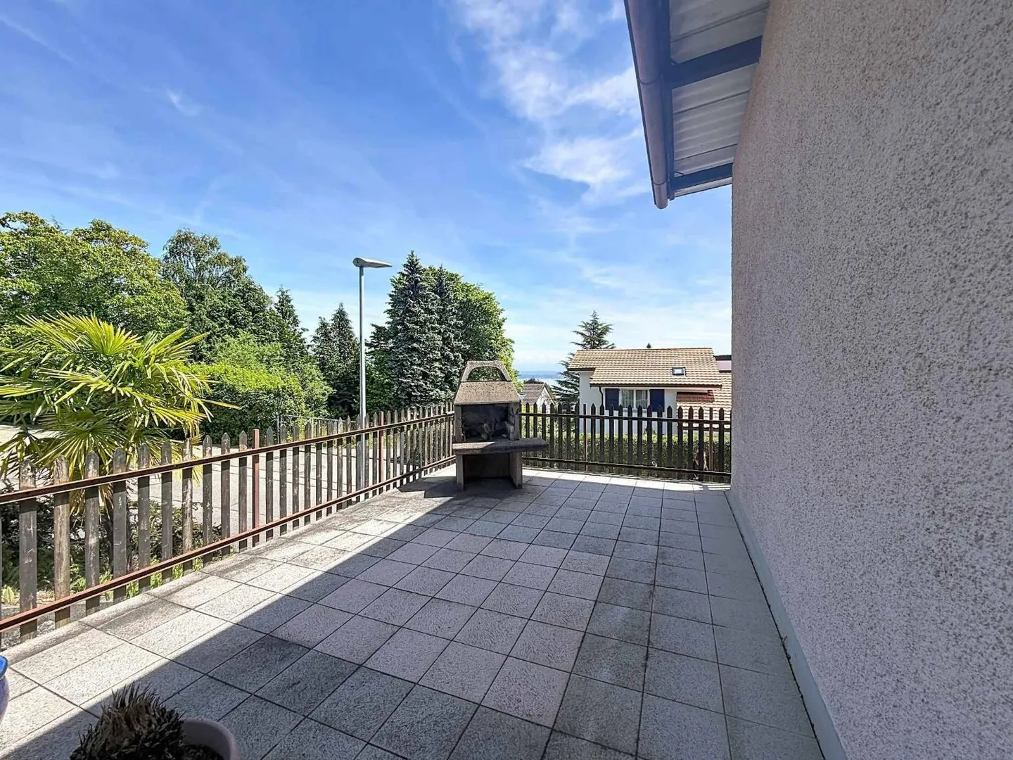 Propriété Charmante avec Vue sur le Lac - Photo 8 sur 13