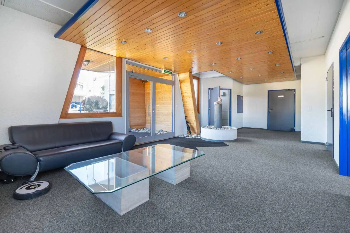 Office spaces from 230 m2 in a small administrative building - Photo 5 of 8