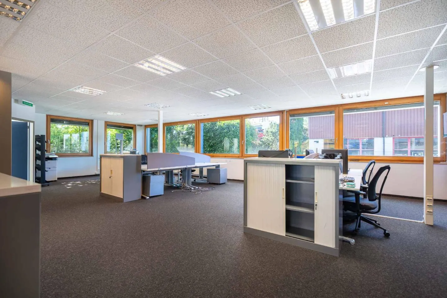 Office spaces from 230 m2 in a small administrative building - Photo 7 of 8