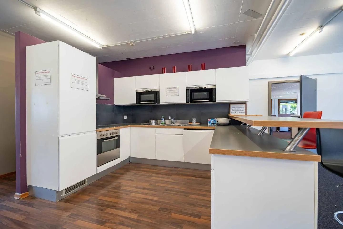 Office spaces from 230 m2 in a small administrative building - Photo 8 of 8