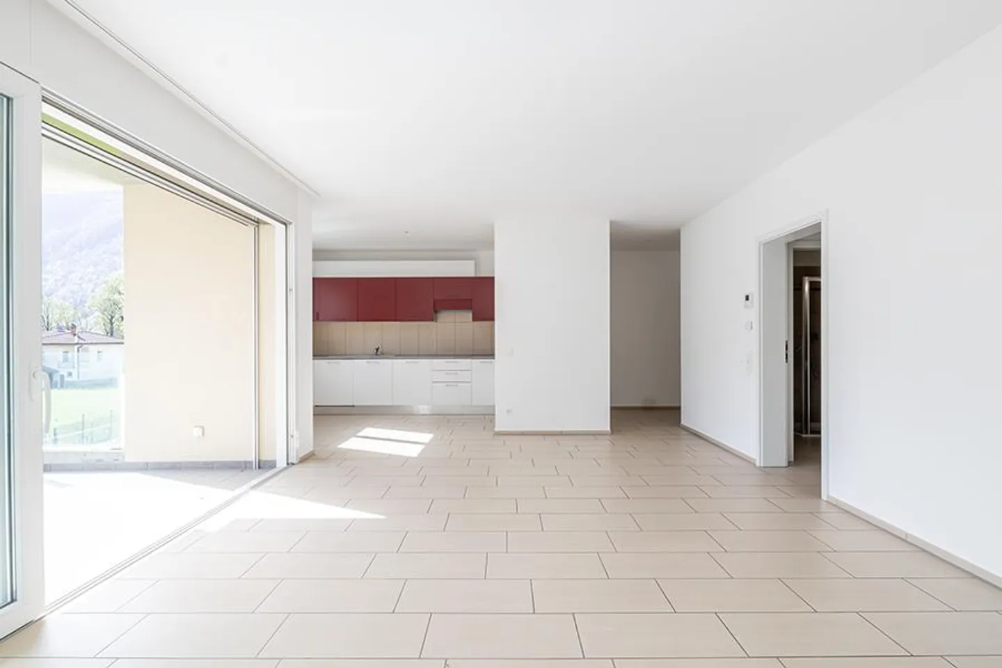 MODERNE 3.5-ZIMMER-WOHNUNG IN BELLINZONA NORD - Foto 1 von 9