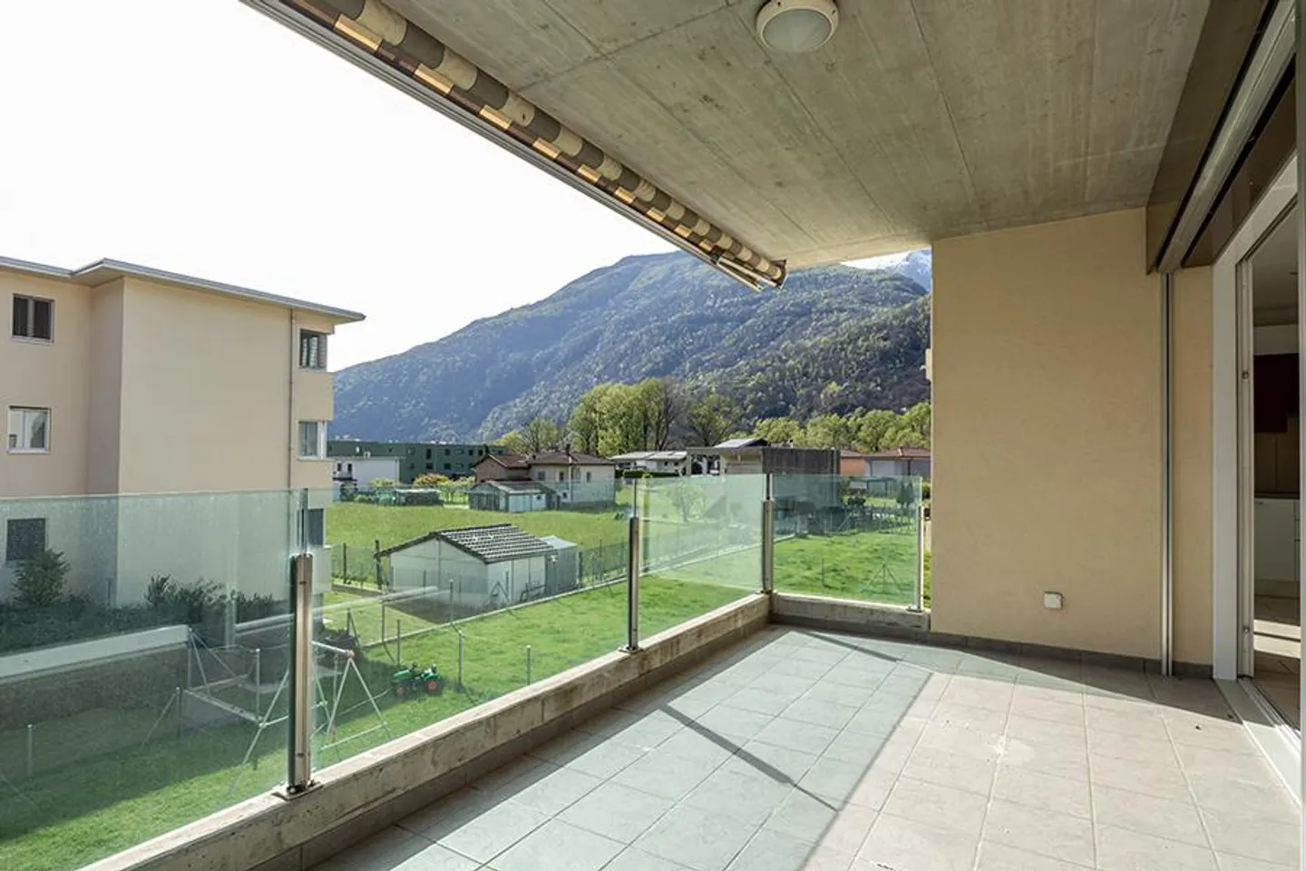 MODERNE 3.5-ZIMMER-WOHNUNG IN BELLINZONA NORD - Foto 5 von 9