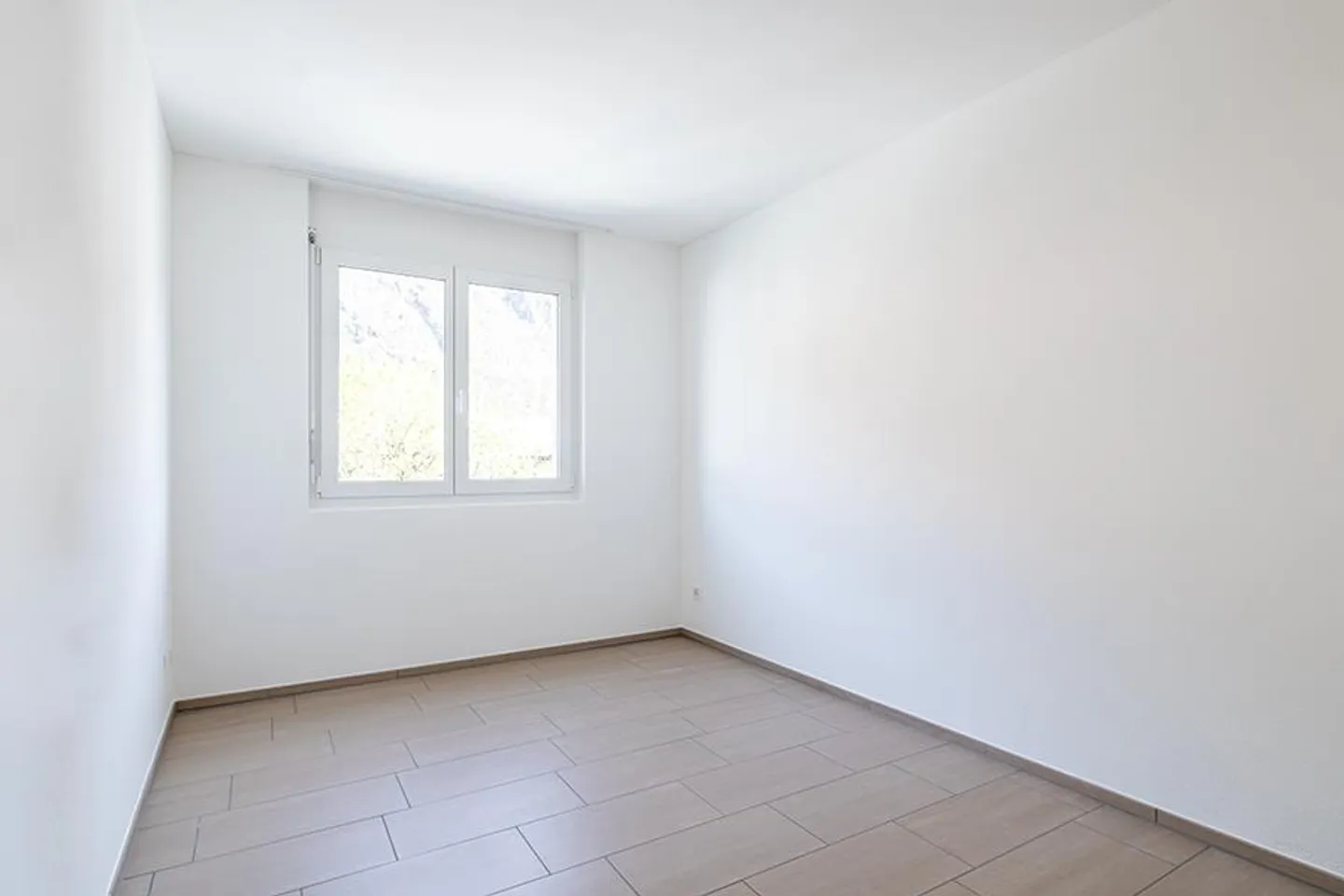 MODERNE 3.5-ZIMMER-WOHNUNG IN BELLINZONA NORD - Foto 6 von 9