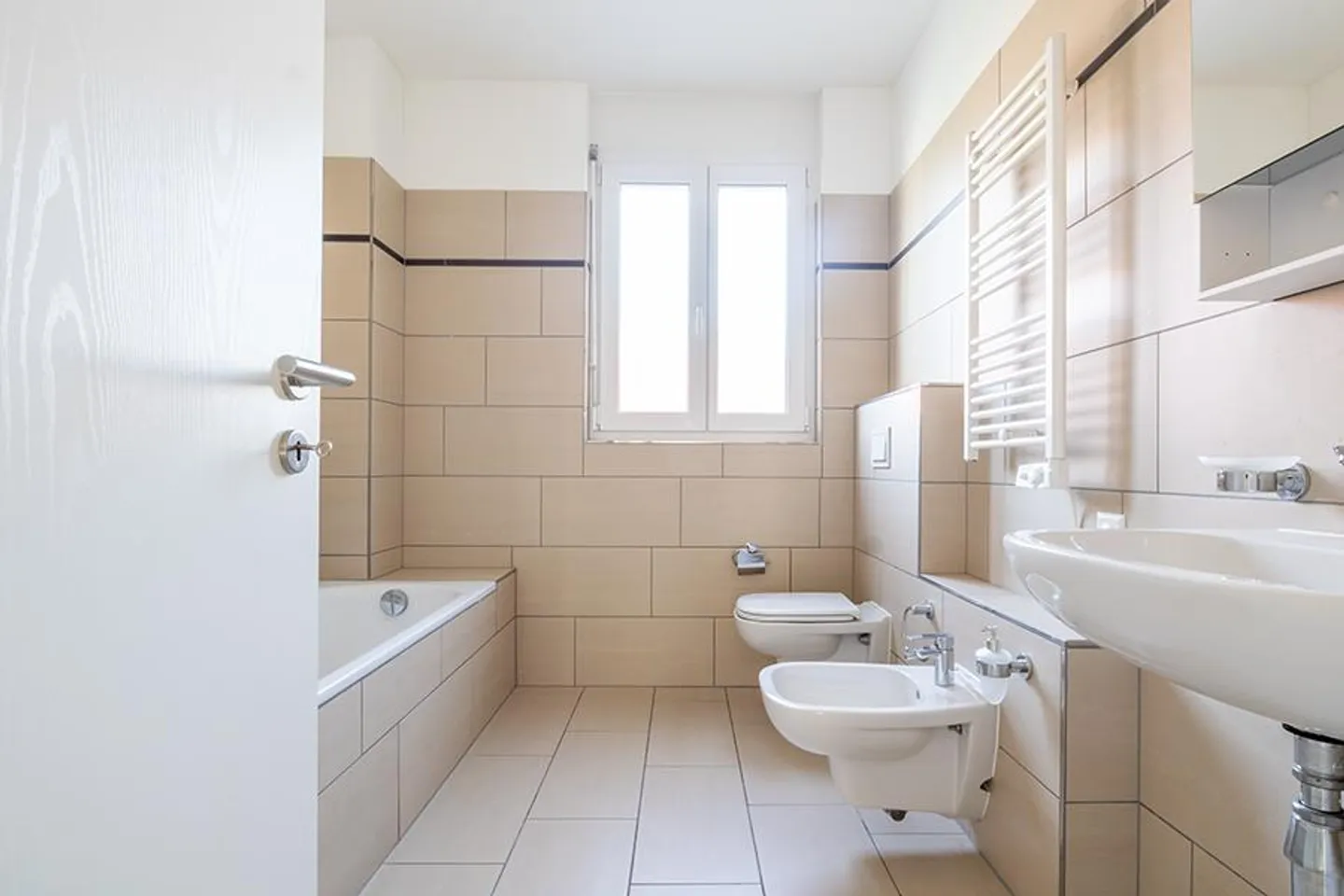 MODERNE 3.5-ZIMMER-WOHNUNG IN BELLINZONA NORD - Foto 8 von 9