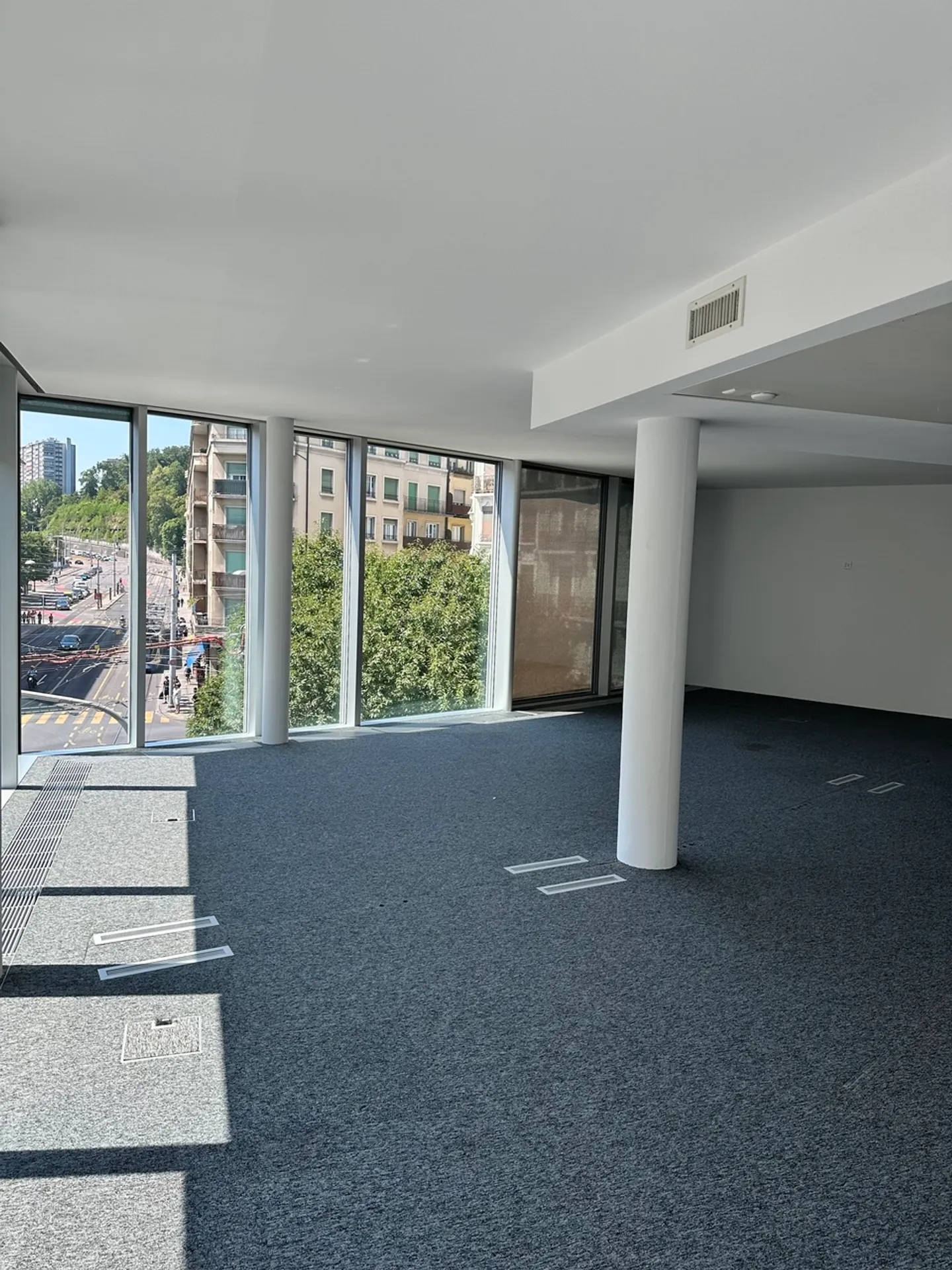 Office for rent in the heart of Jonction - Photo 3 of 5