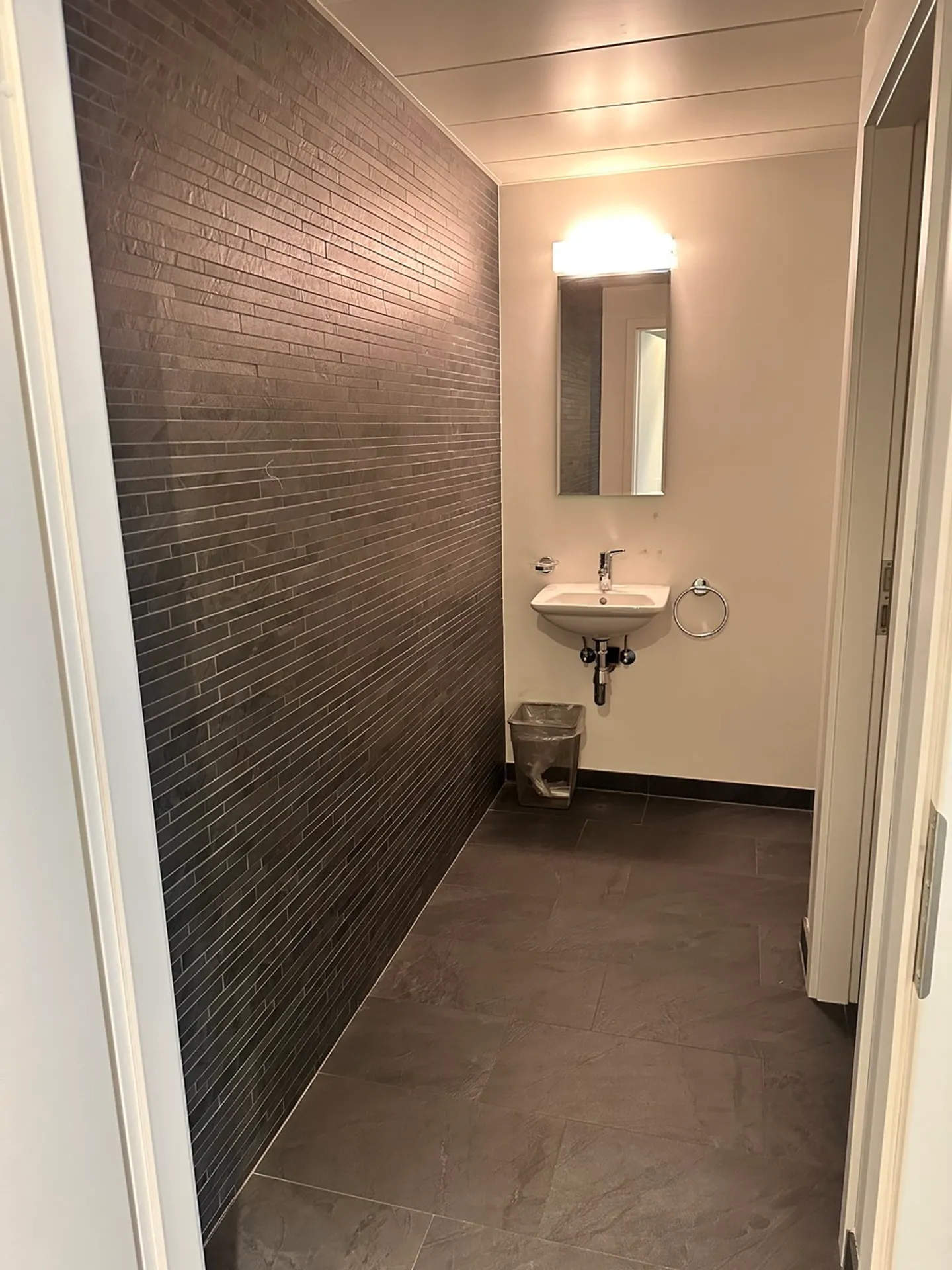 Office for rent in the heart of Jonction - Photo 5 of 5