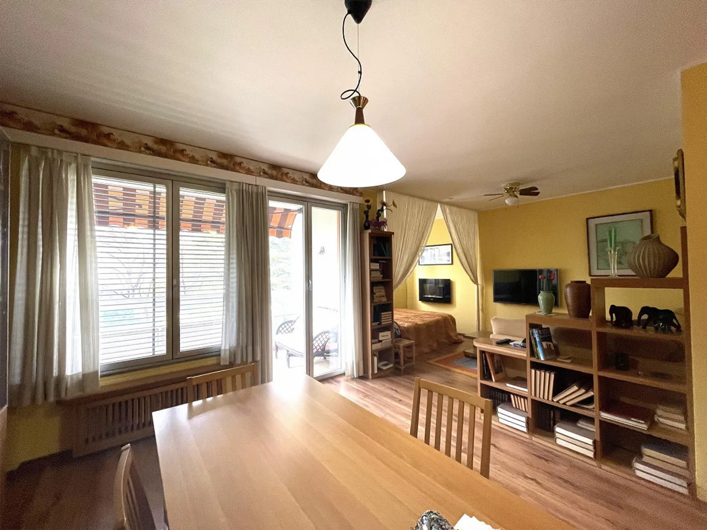 APPARTAMENTO 2.5 LOCALI CON VISTA PANORAMICA SUL LAGO - Foto 3 di 10