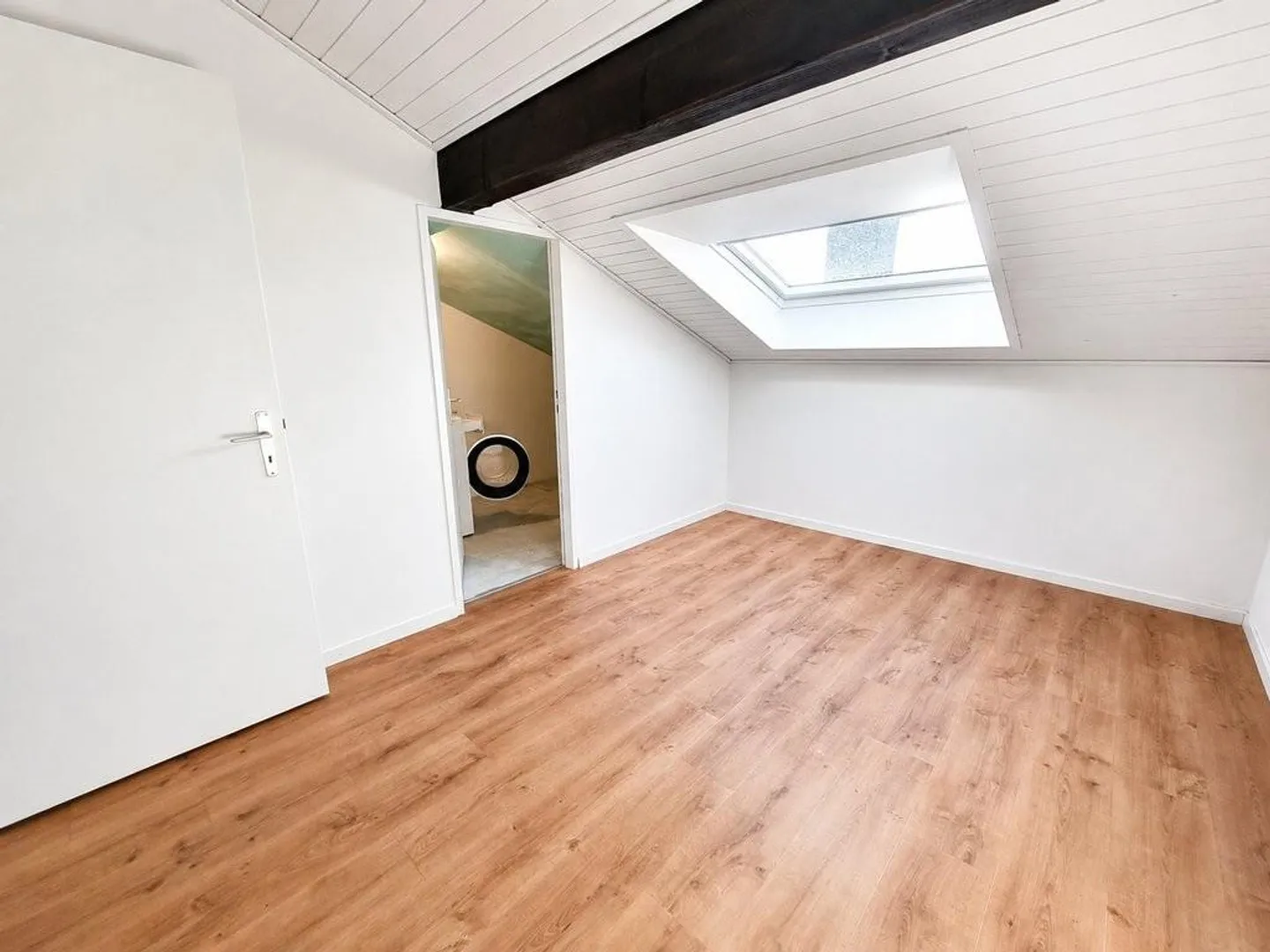 Appartement 3 pièces confortable sous les combles - Photo 3 sur 5