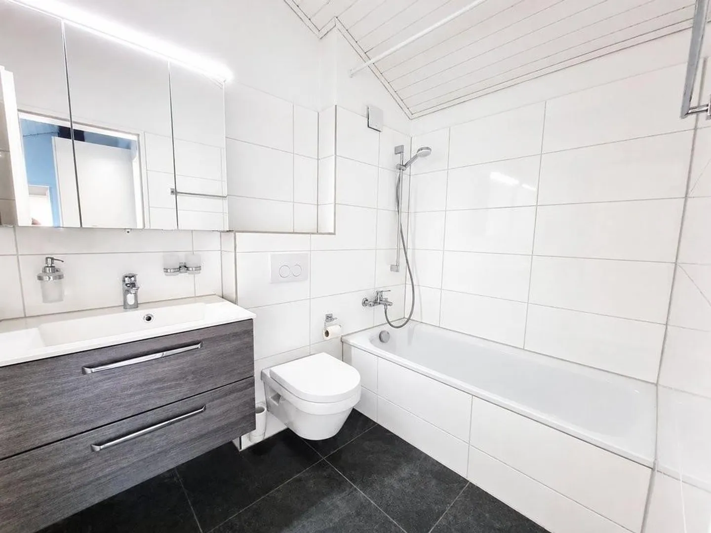 Appartement 3 pièces confortable sous les combles - Photo 5 sur 5