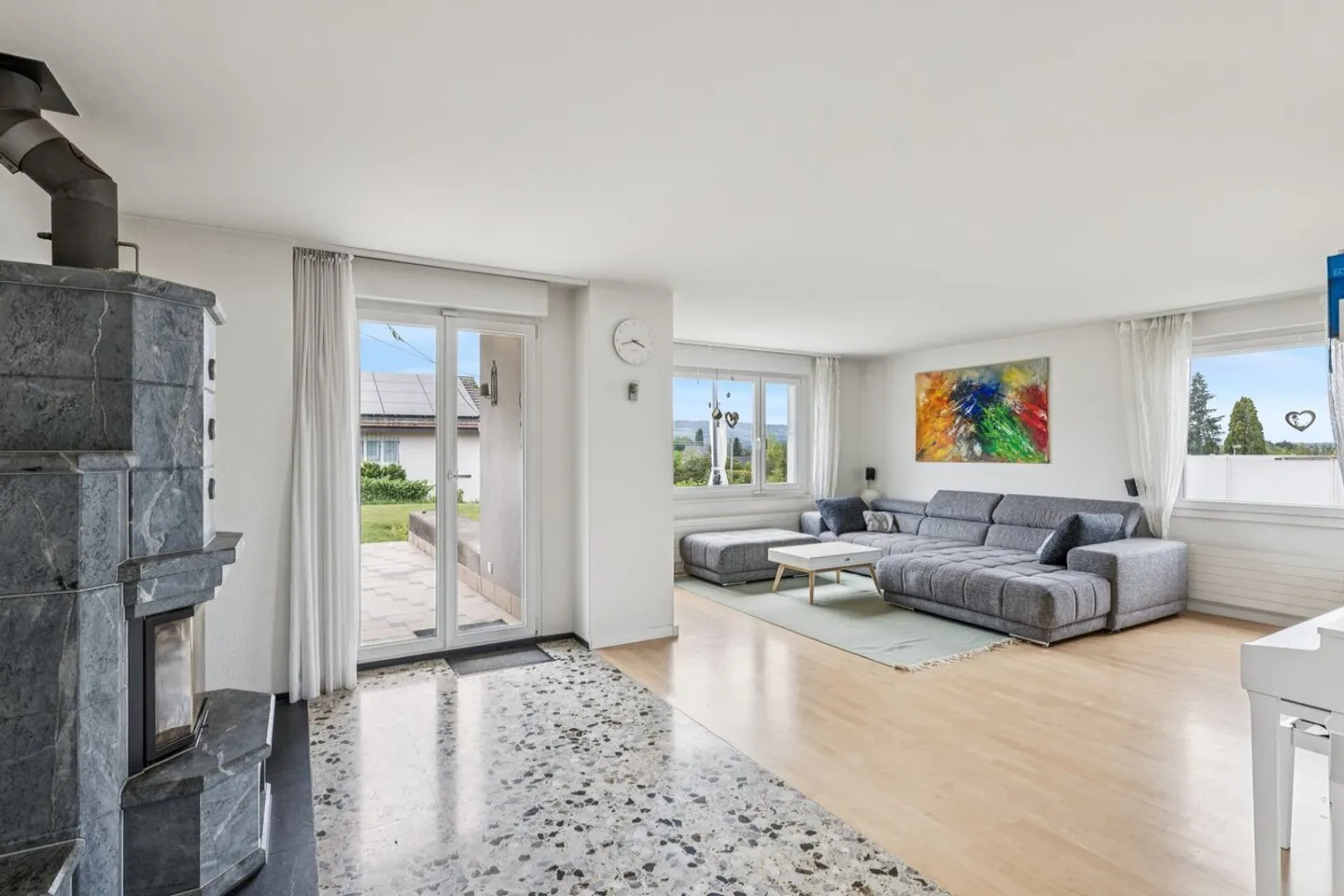 Charming Bungalow Family Home - Photo 2 of 6