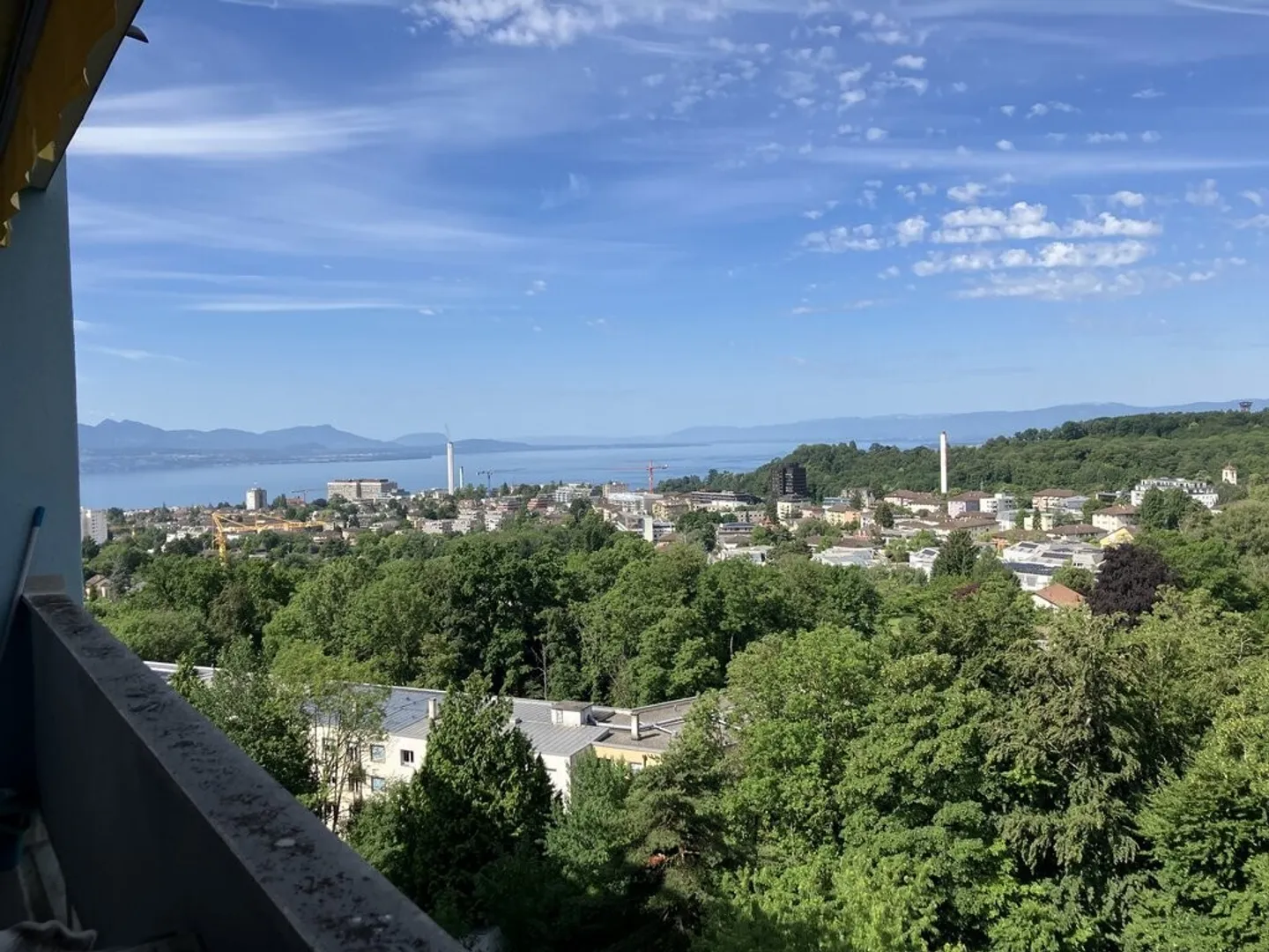 Nice apartment close to amenities and with a view of the lake - Photo 2 of 4