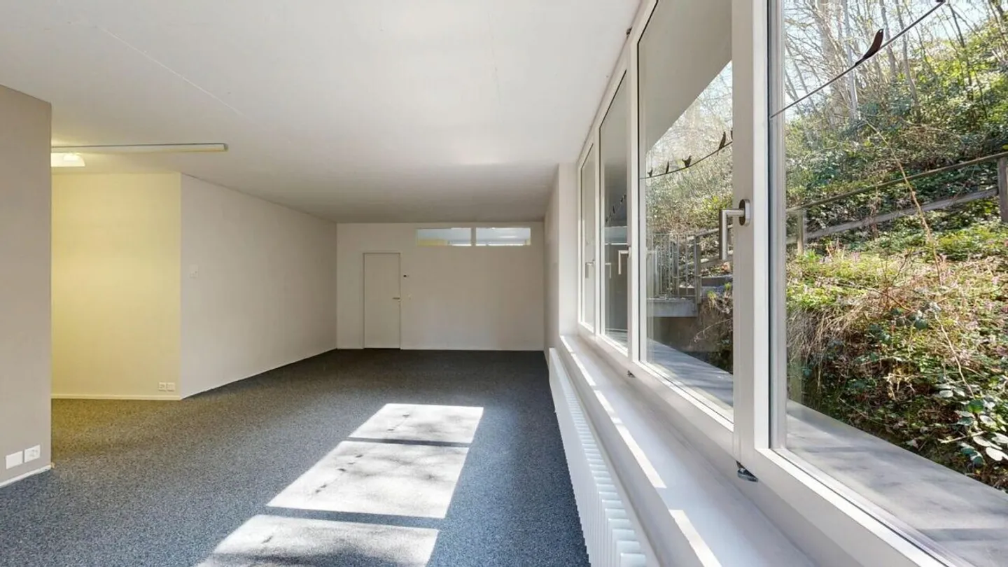 Moderner Gewerberaum mit 72 m² Fläche und 42 m² Empfangsbereich und Küche im markanten GWAND in Merenschwand - Foto 2 von 16