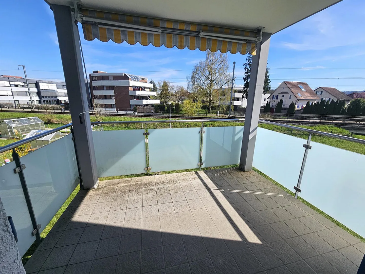 Apartment looking for a single! - Photo 2 of 9