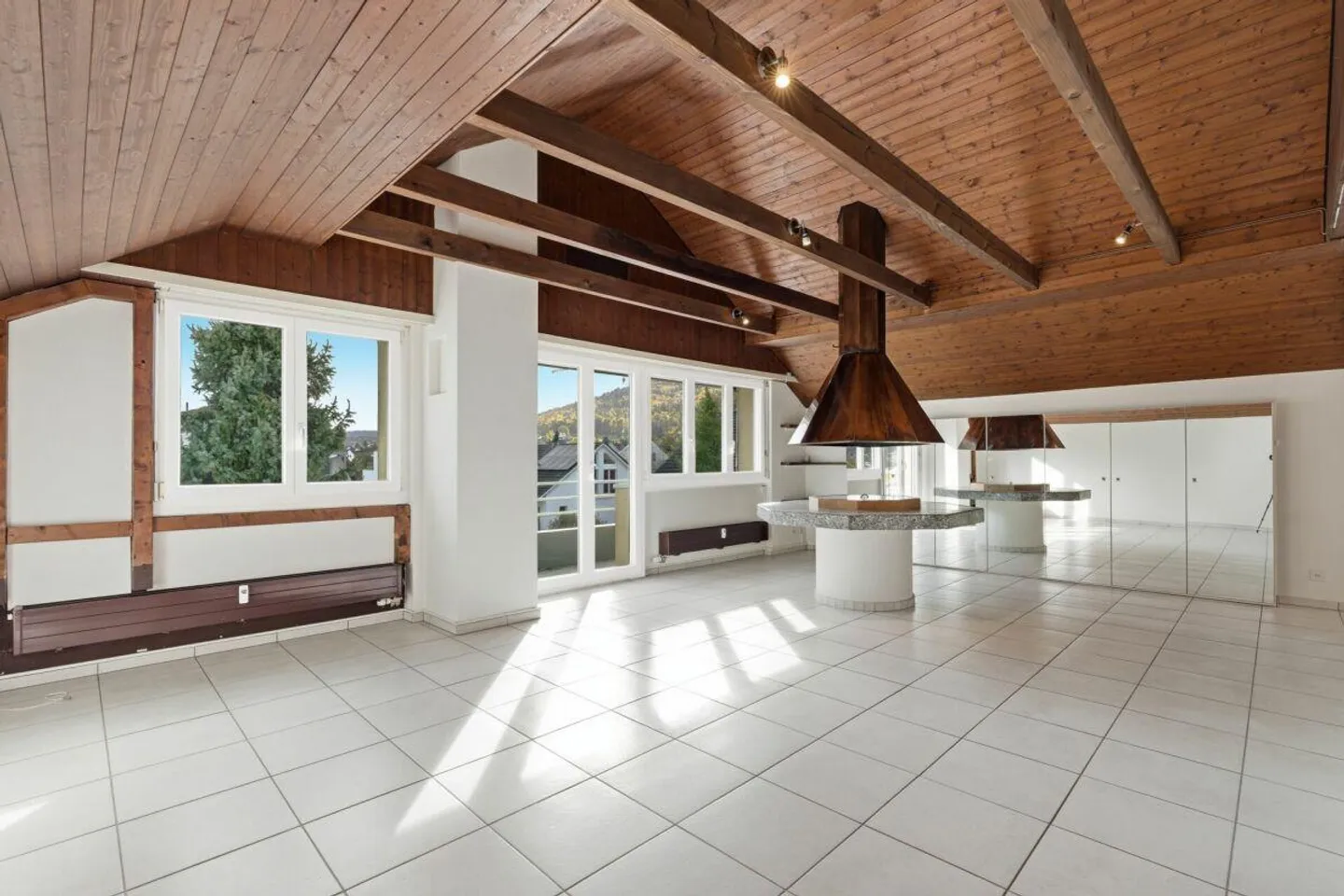 Helle 2.5 Z' Dachwohnung mit Garage und Balkon - Photo 1 of 11