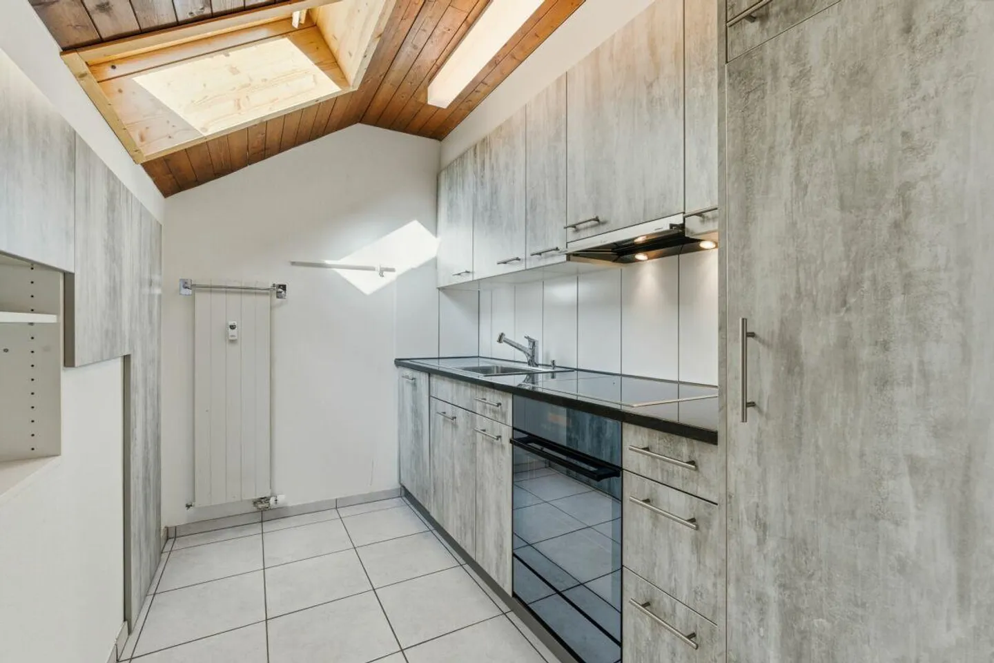 Helle 2.5 Z' Dachwohnung mit Garage und Balkon - Photo 4 of 11