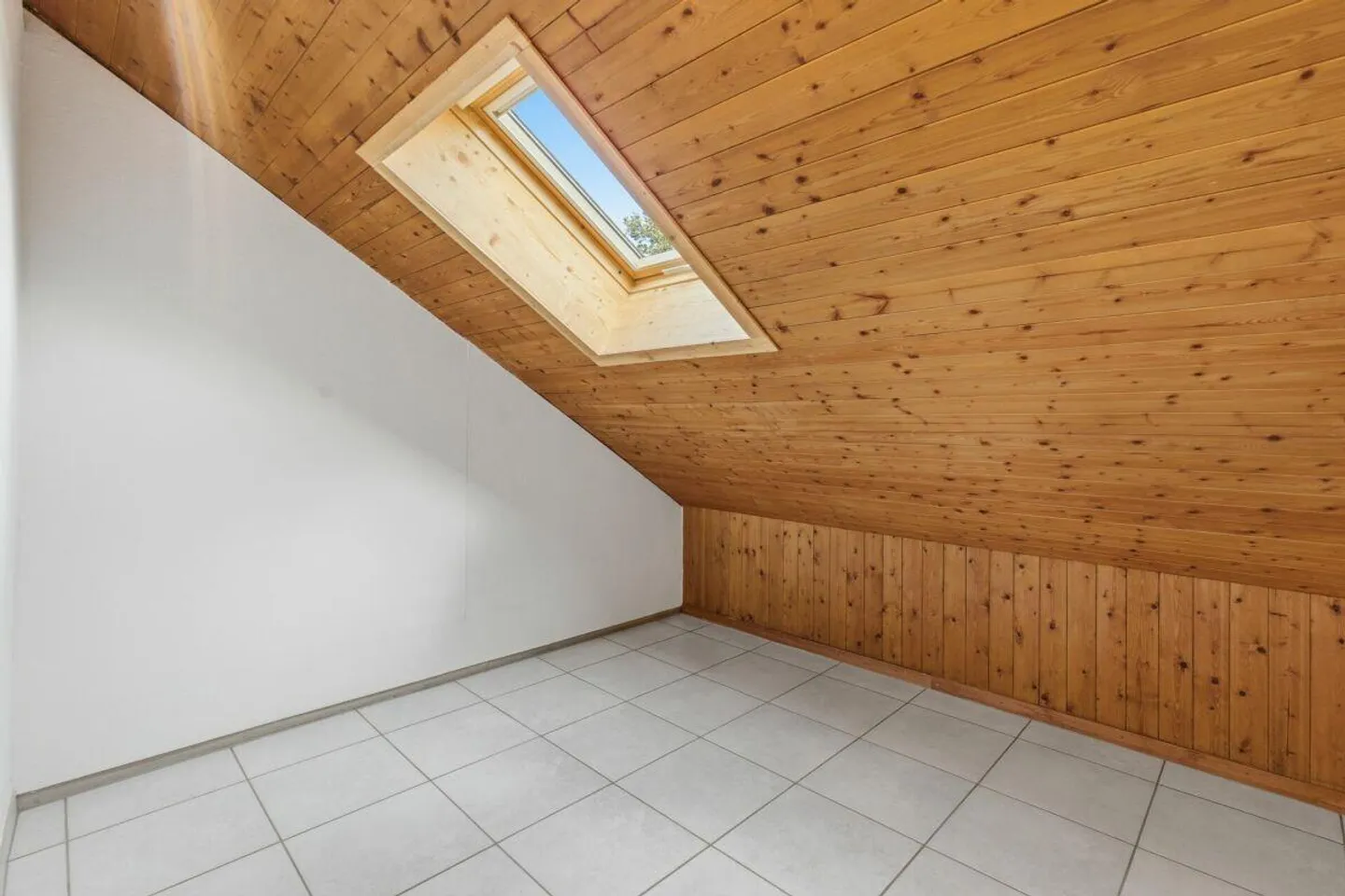 Helle 2.5 Z' Dachwohnung mit Garage und Balkon - Photo 6 of 11