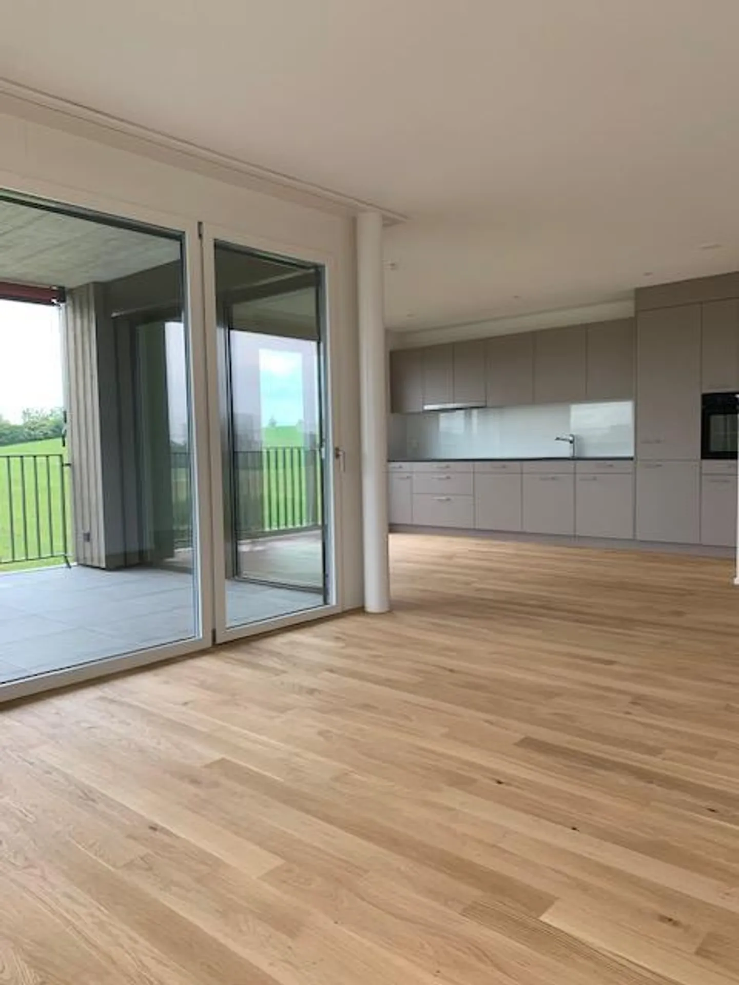 Appartement lumineux et moderne de 4,5 pièces avec loggia à Gümligen ! - Photo 3 sur 12