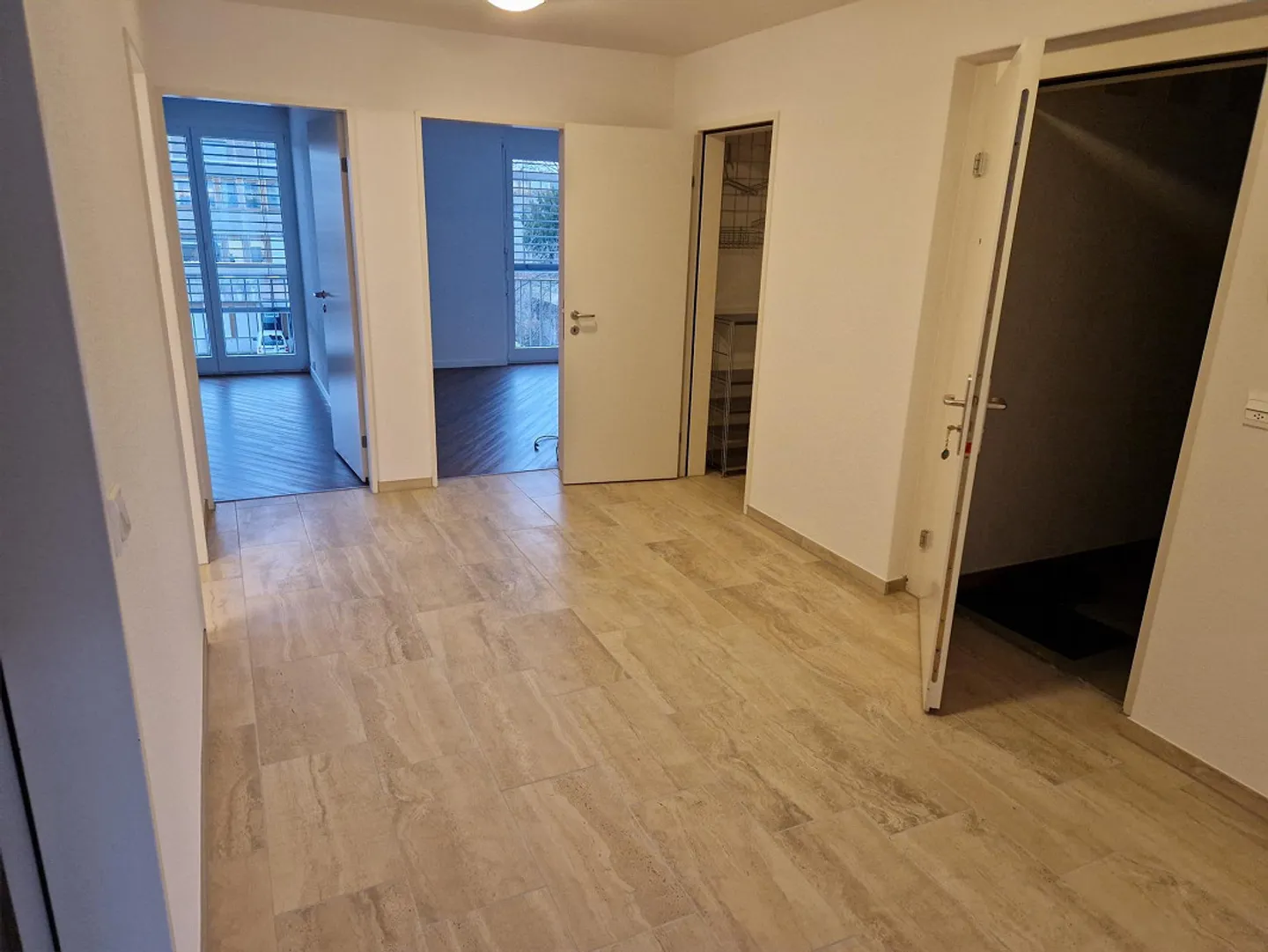 Modern 3.5-room apartment with balcony in Greifensee - Photo 1 of 9