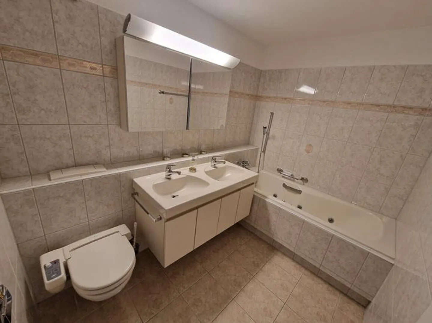 Modern 3.5-room apartment with balcony in Greifensee - Photo 6 of 9