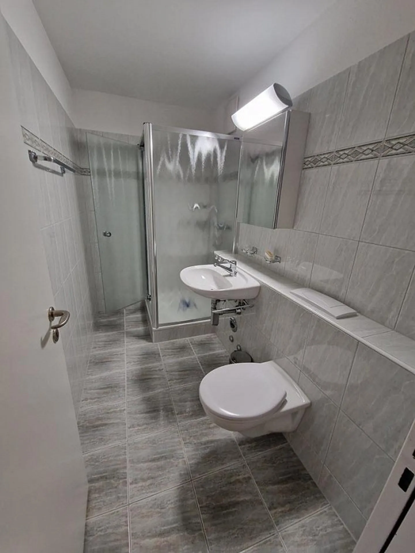 Modern 3.5-room apartment with balcony in Greifensee - Photo 7 of 9