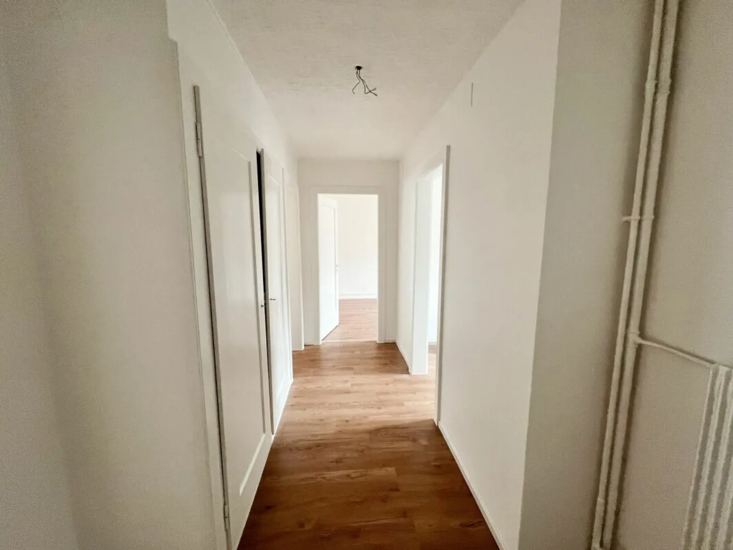 Appartamento con 3 camere completamente ristrutturato - Foto 4 di 7