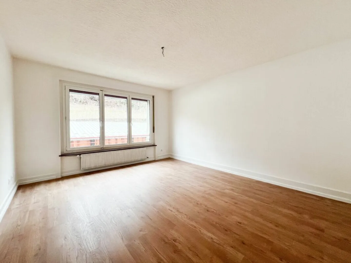 Appartamento con 3 camere completamente ristrutturato - Foto 3 di 7