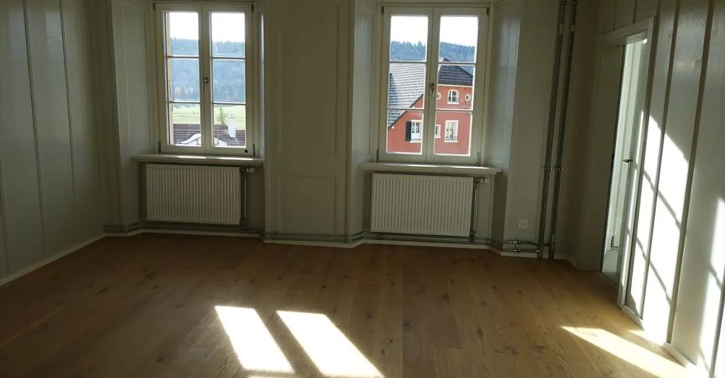 Tramelan - Fully renovated 3.5 room apartment (1st month free) - Photo 3 of 7