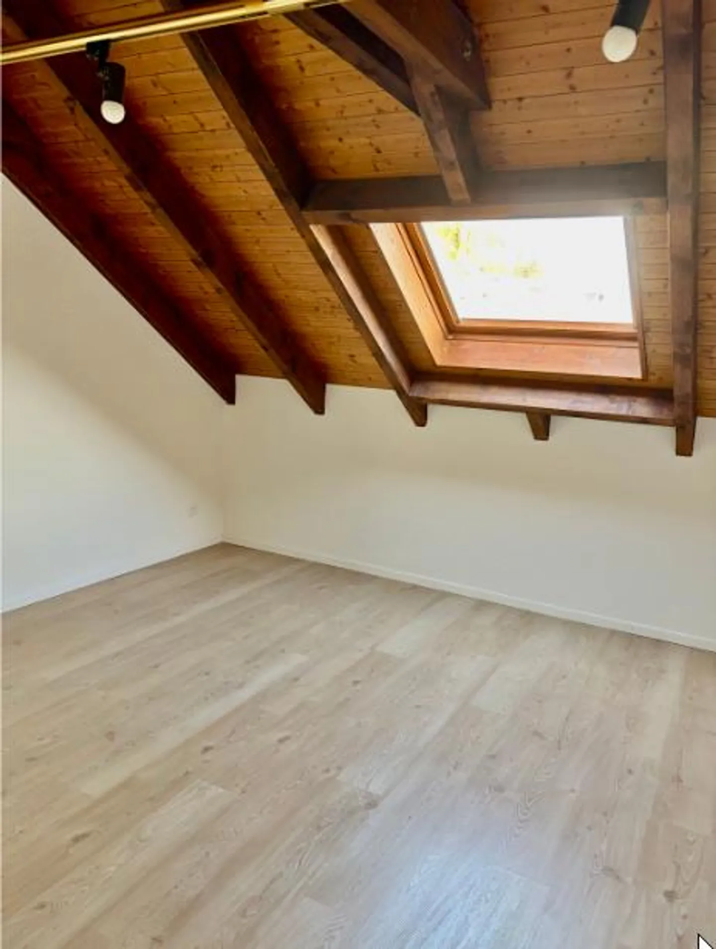 🏡Helle Dachwohnung mit Sauna & Marmor­boden🏡 - Foto 1 von 2