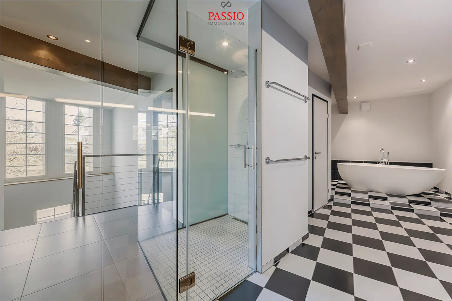 Vie exclusive sur 3 niveaux : Appartement luxueux de 7 pièces dans un emplacement privilégié - Photo 8 sur 21