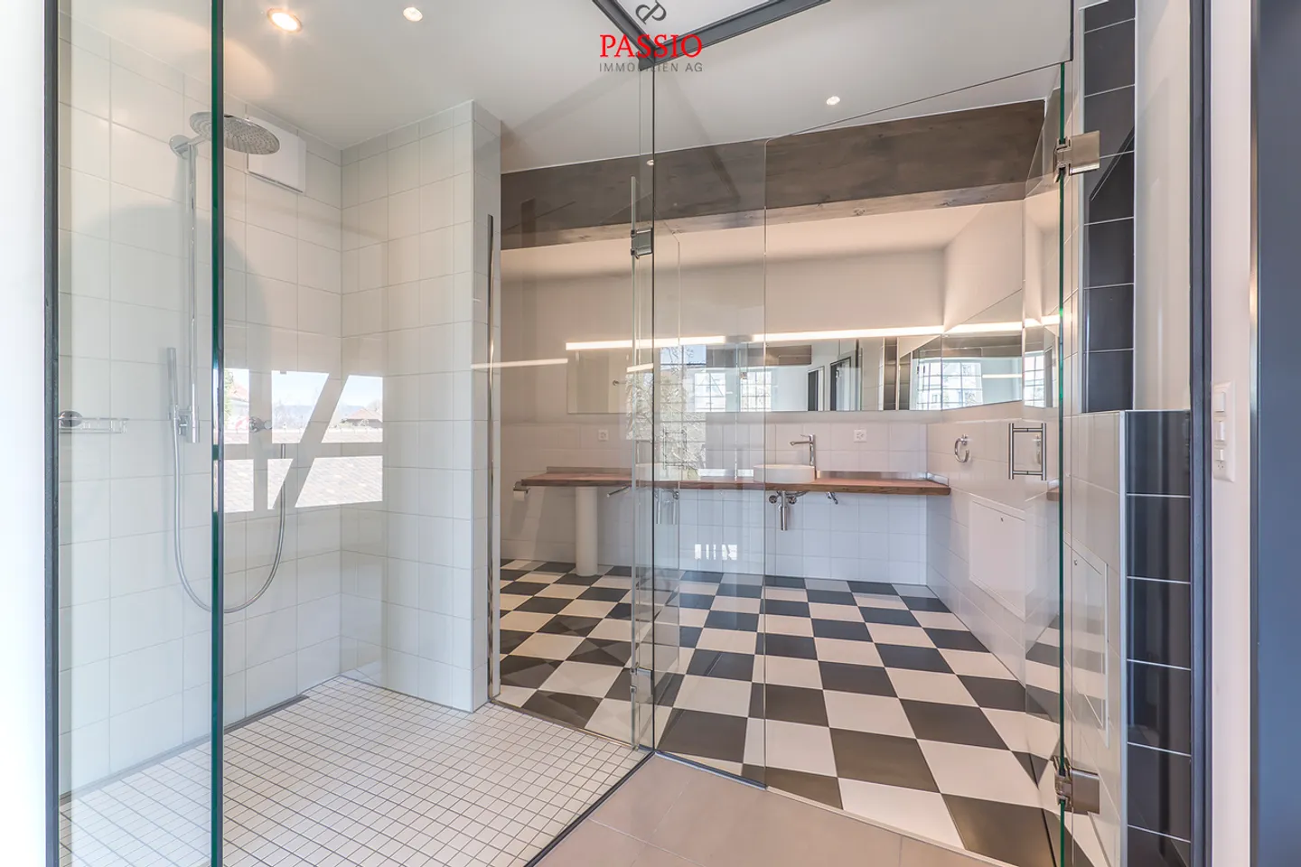 Vie exclusive sur 3 niveaux : Appartement luxueux de 7 pièces dans un emplacement privilégié - Photo 6 sur 21