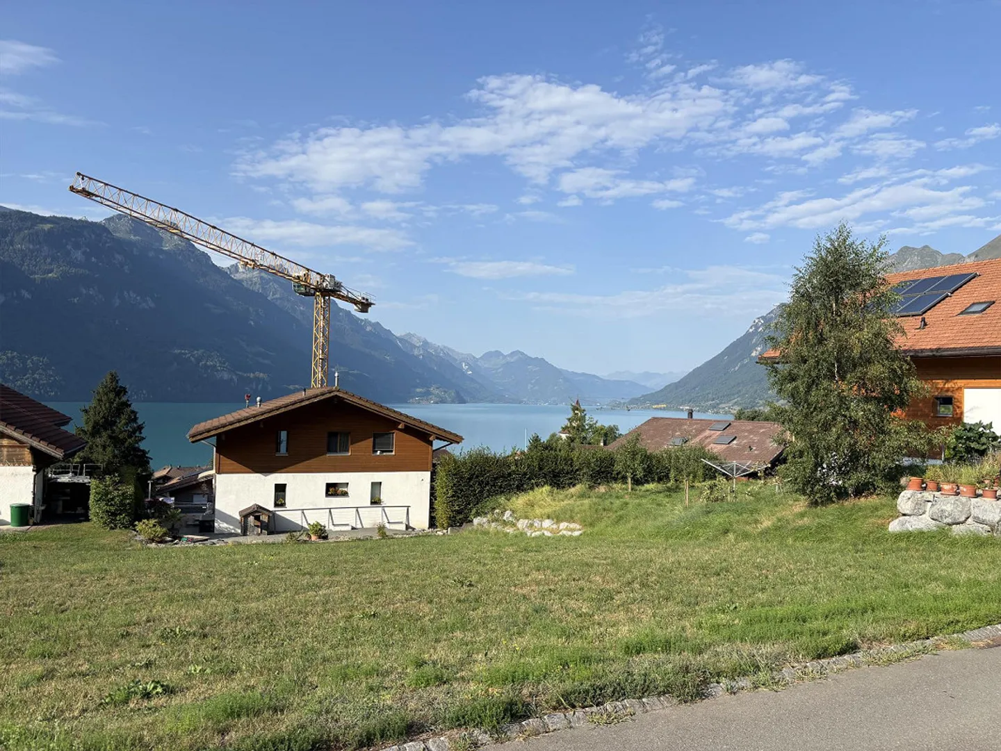 Terrain à bâtir «im Langachri», avec une vue exceptionnelle sur le lac de Brienz - Photo 1 sur 2