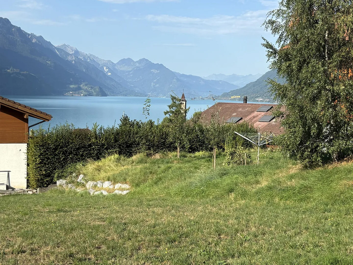 Terrain à bâtir «im Langachri», avec une vue exceptionnelle sur le lac de Brienz - Photo 2 sur 2